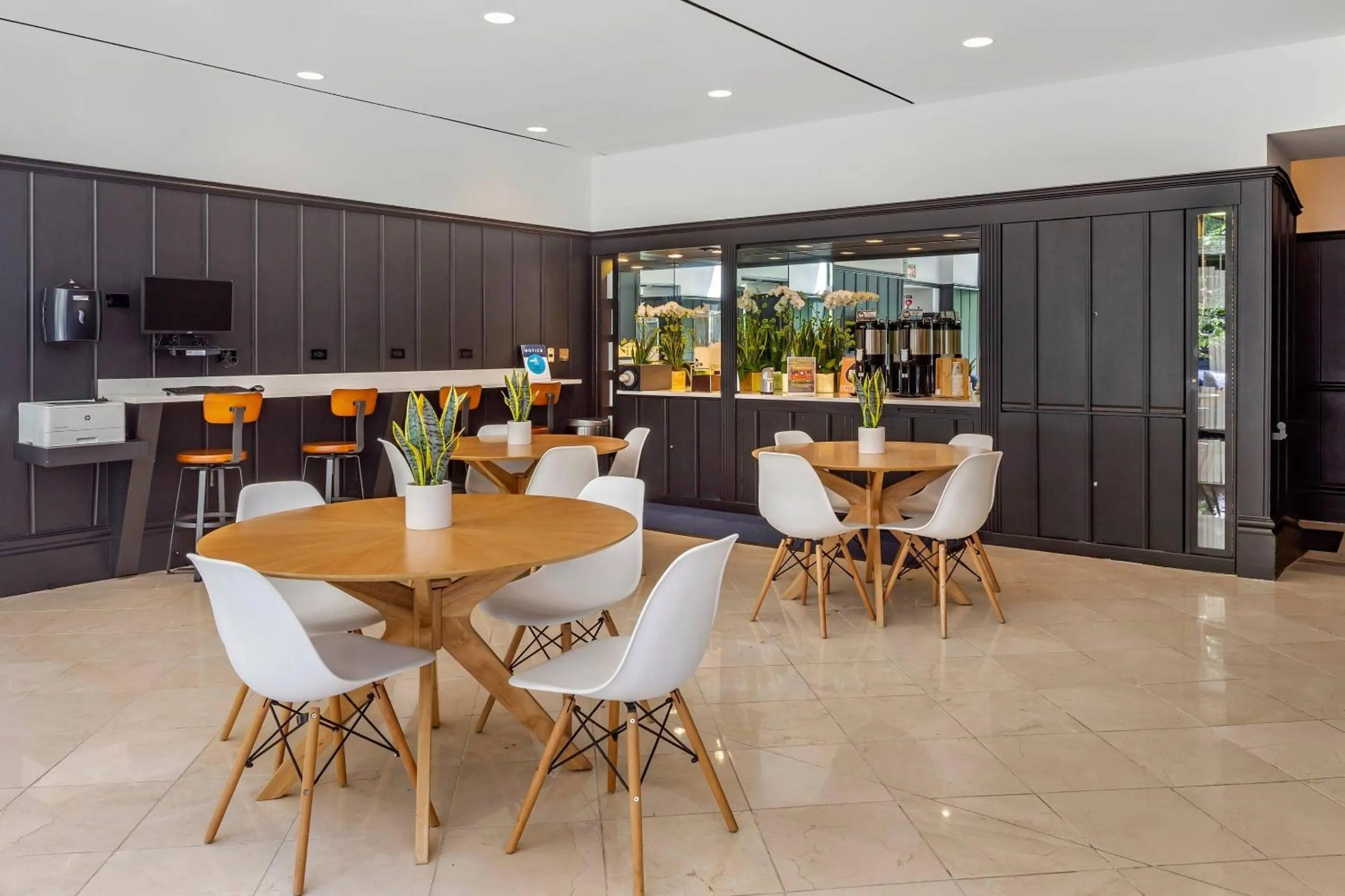 Breakfast in Bluegreen Vacations Hotel Blake, an Ascend Collection Hotel