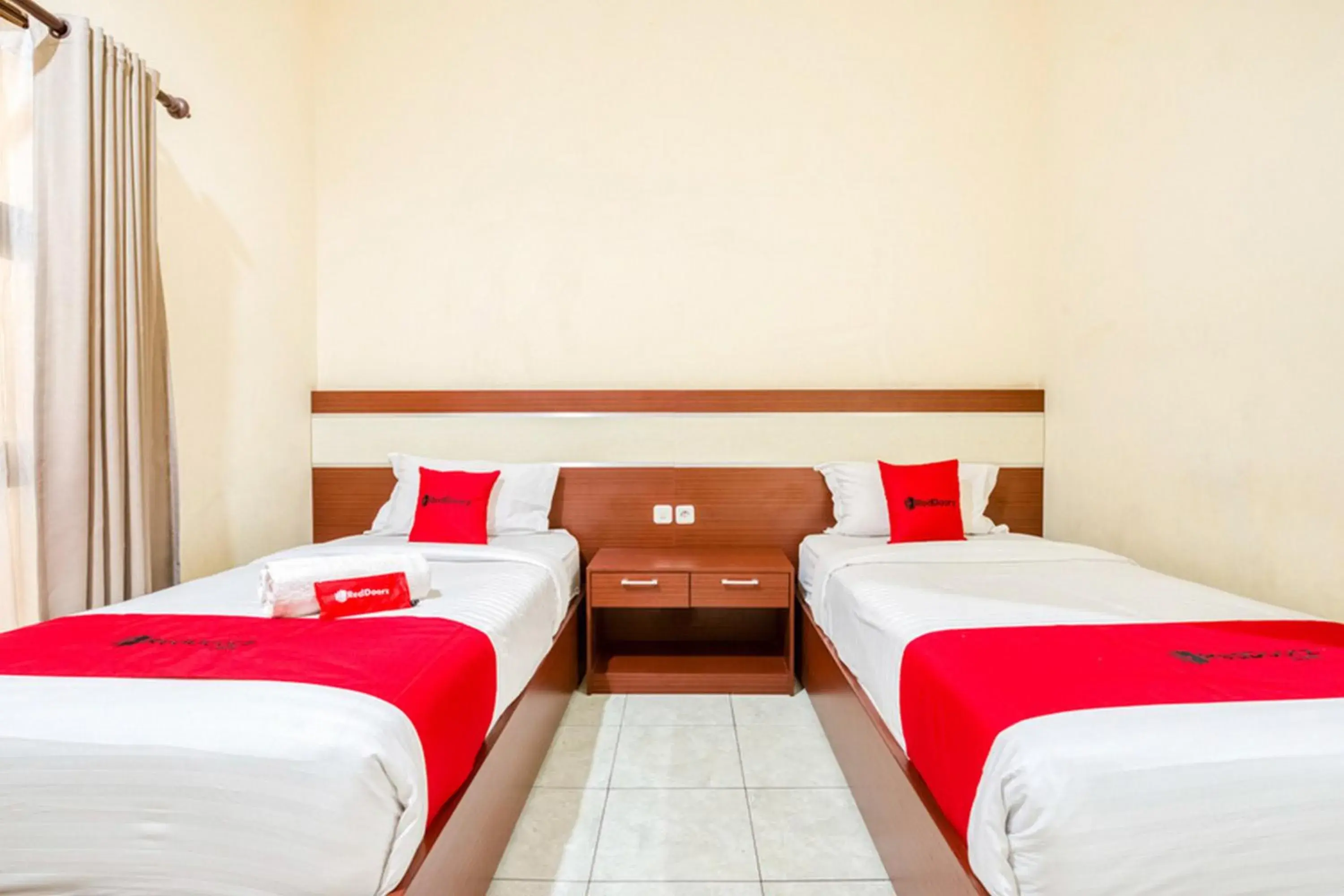 Bed in RedDoorz Syariah @ Jalan Simpang Gajayana Bed in RedDoorz Syariah @ Jalan Simpang Gajayana