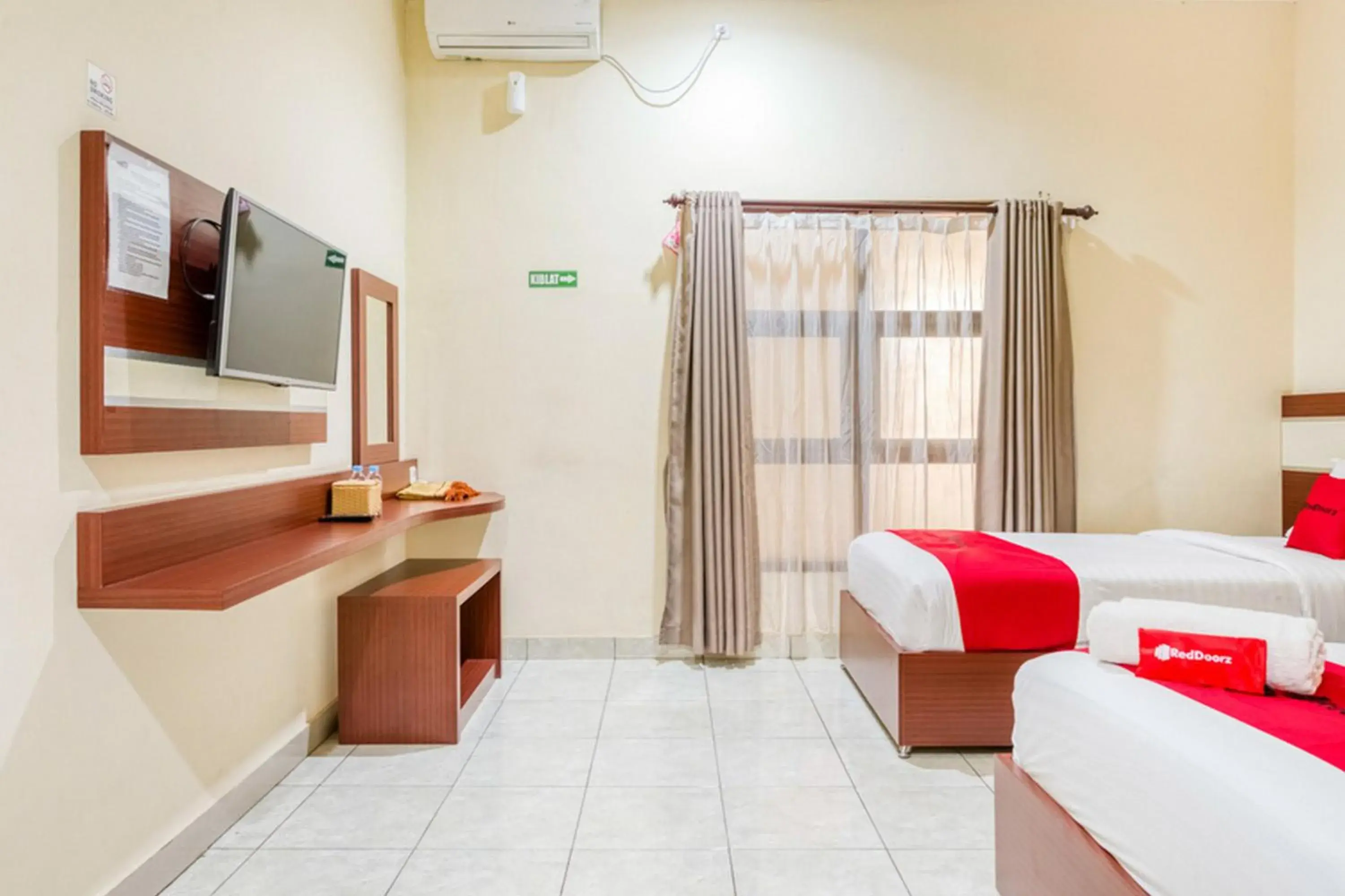 Bed in RedDoorz Syariah @ Jalan Simpang Gajayana Bed in RedDoorz Syariah @ Jalan Simpang Gajayana