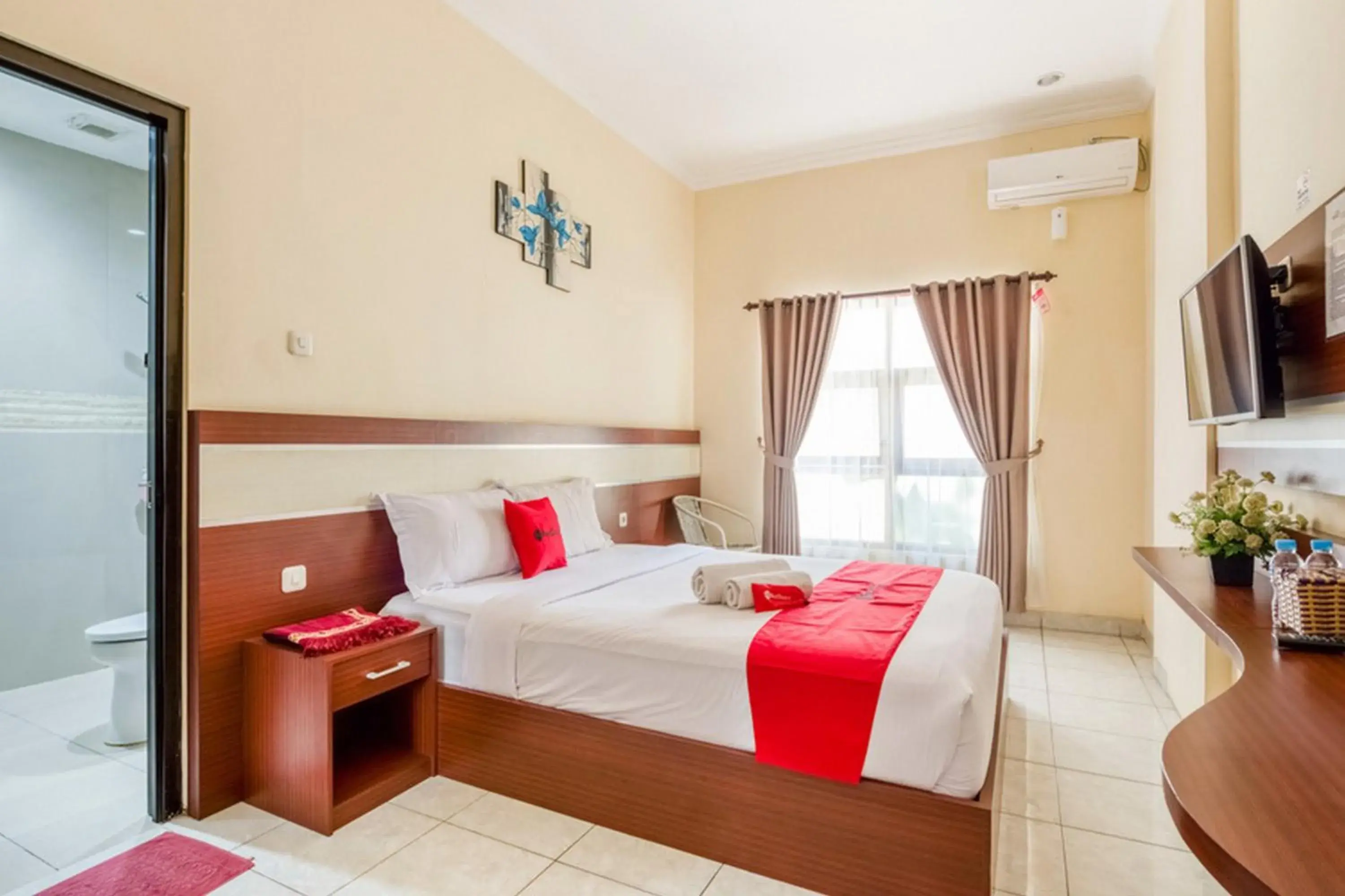 Bed in RedDoorz Syariah @ Jalan Simpang Gajayana Bed in RedDoorz Syariah @ Jalan Simpang Gajayana