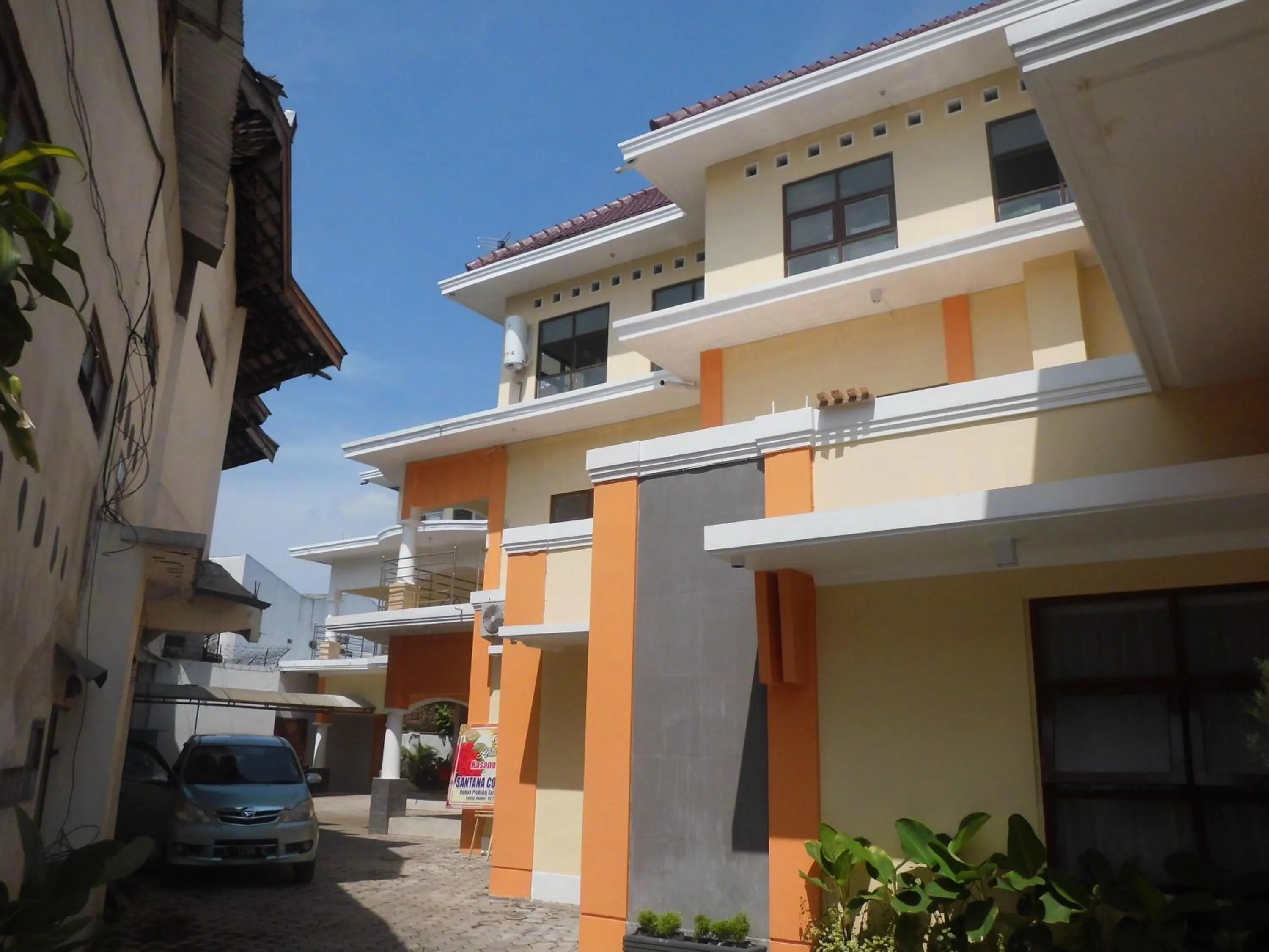 Facade/entrance in RedDoorz Syariah @ Jalan Simpang Gajayana