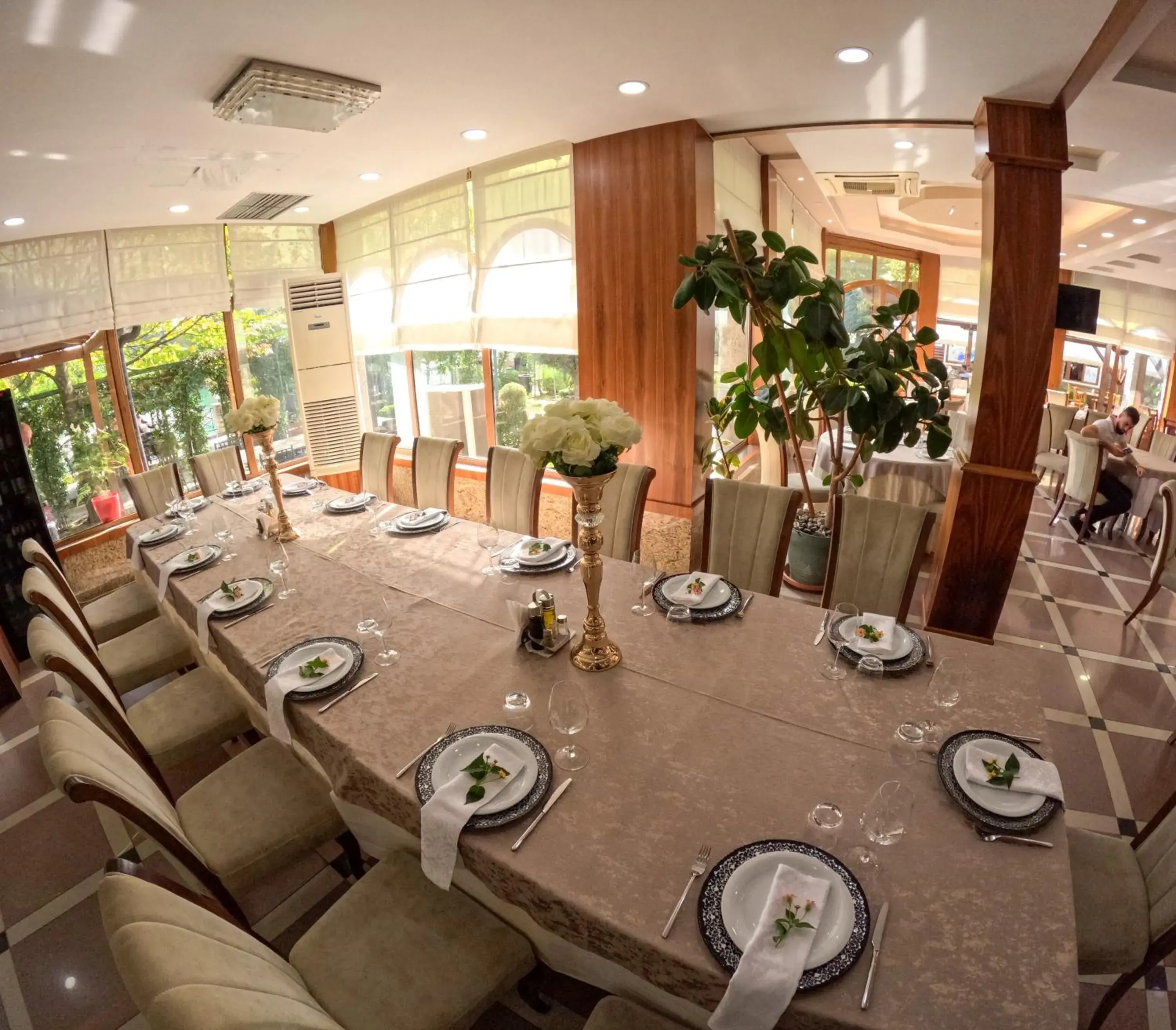 Restaurant/places to eat in Buna Park Hotel Restaurant/places to eat in Buna Park Hotel