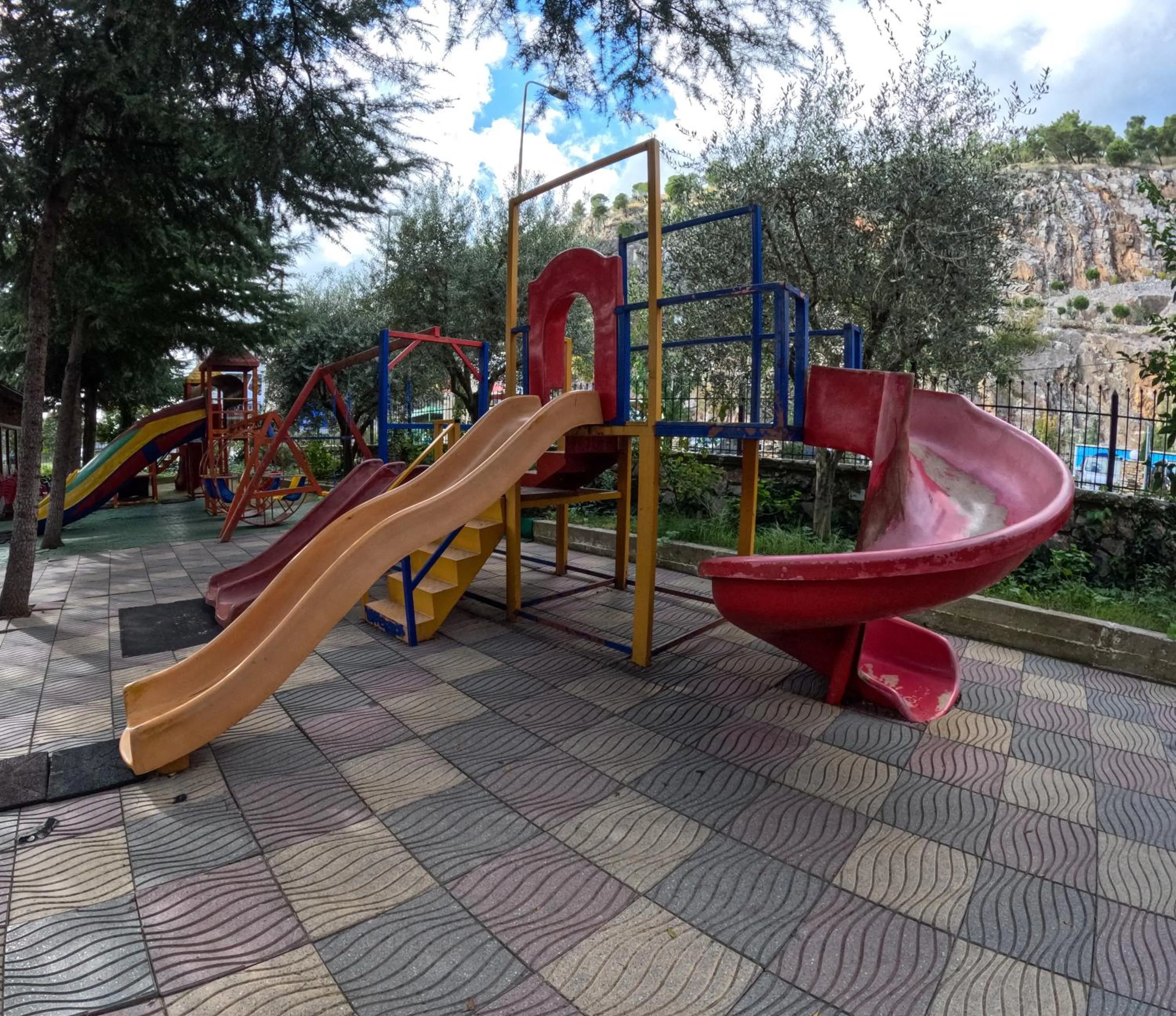 Children play ground in Buna Park Hotel