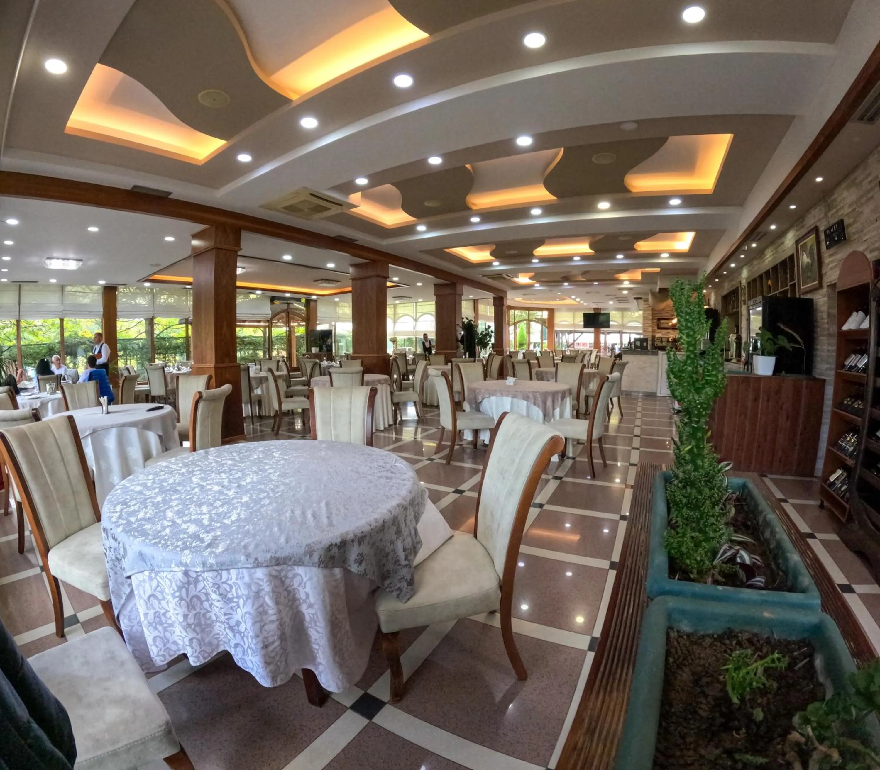 Restaurant/places to eat in Buna Park Hotel