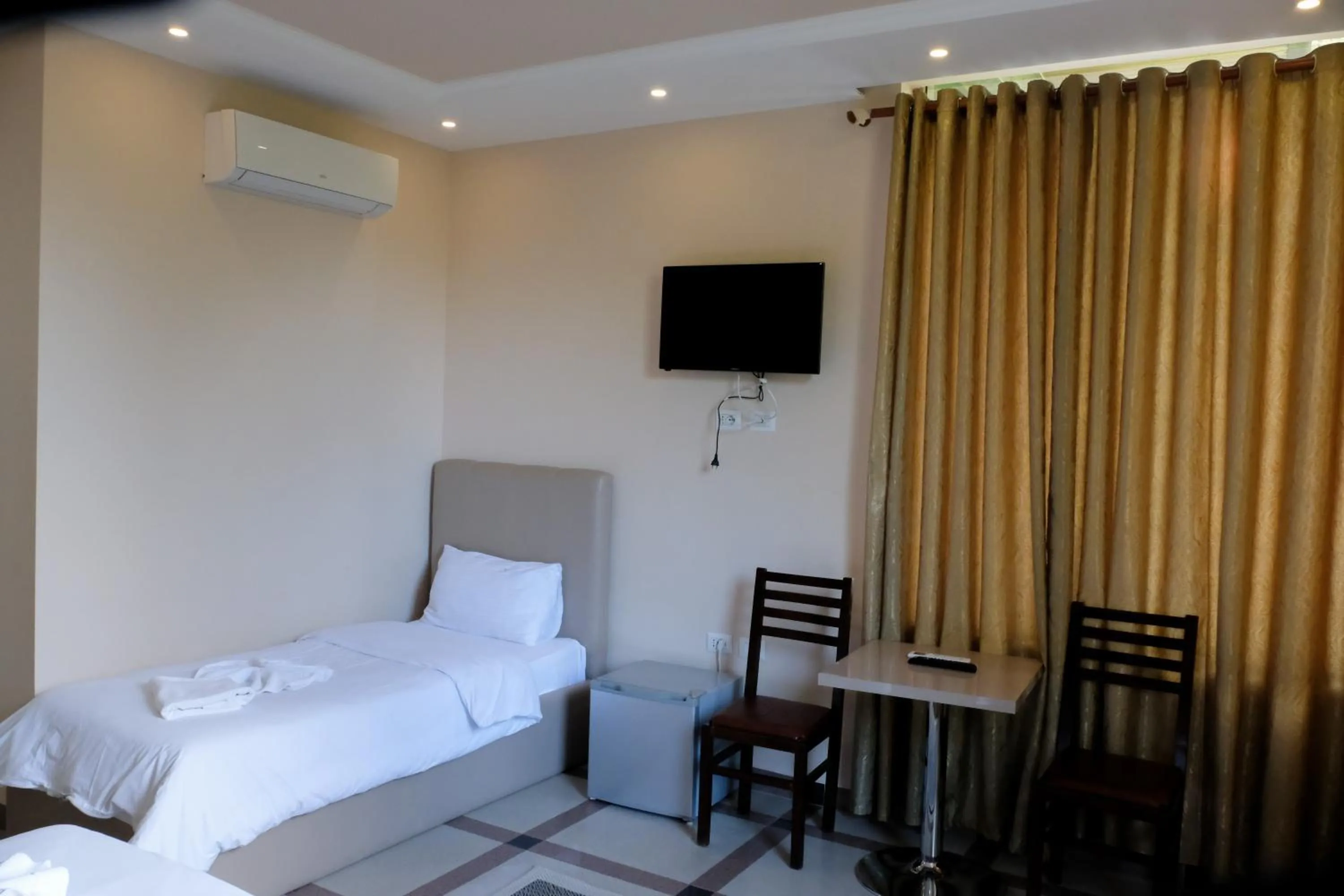 Photo of the whole room, Bed in Buna Park Hotel