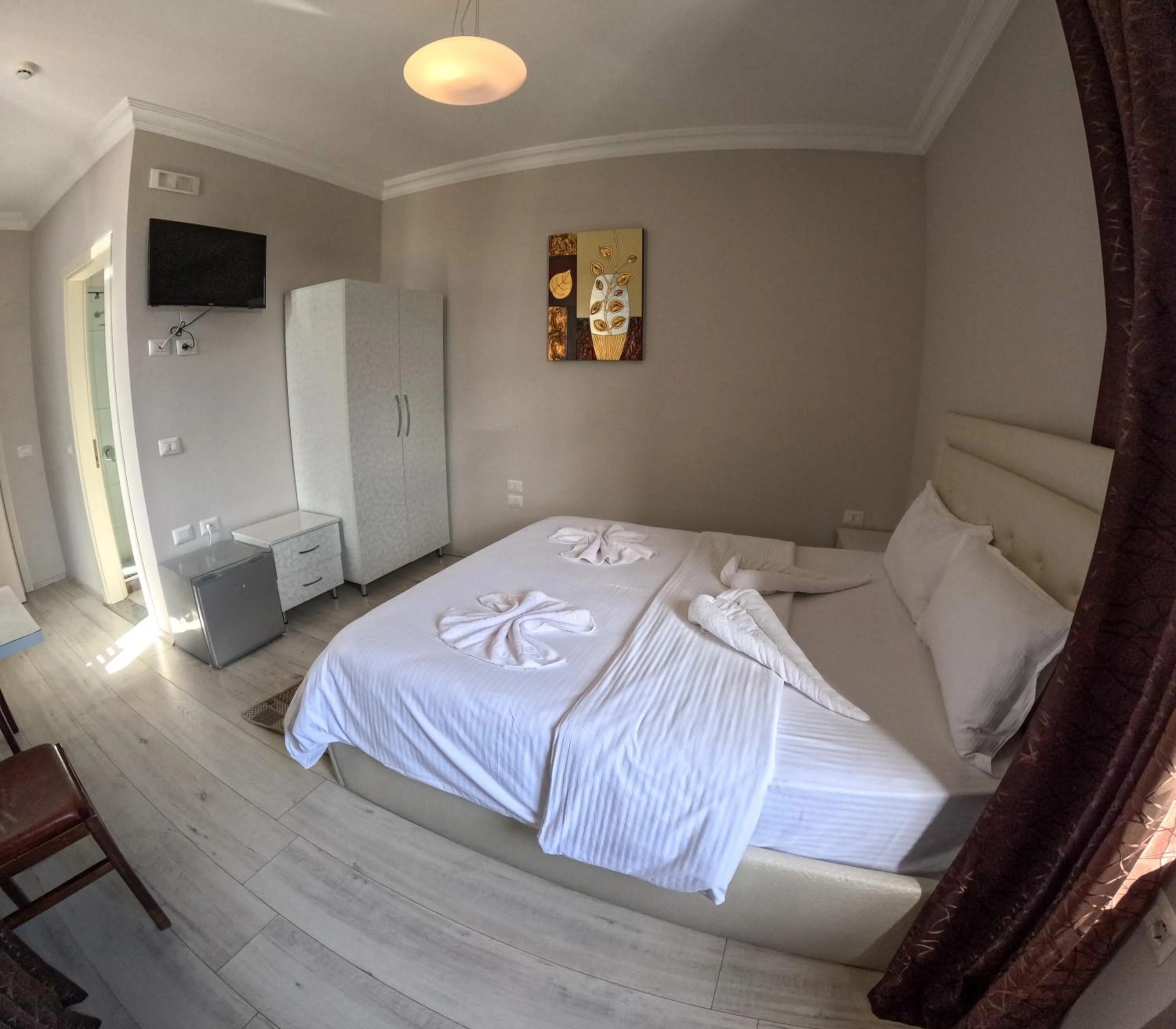 Bedroom, Bed in Buna Park Hotel