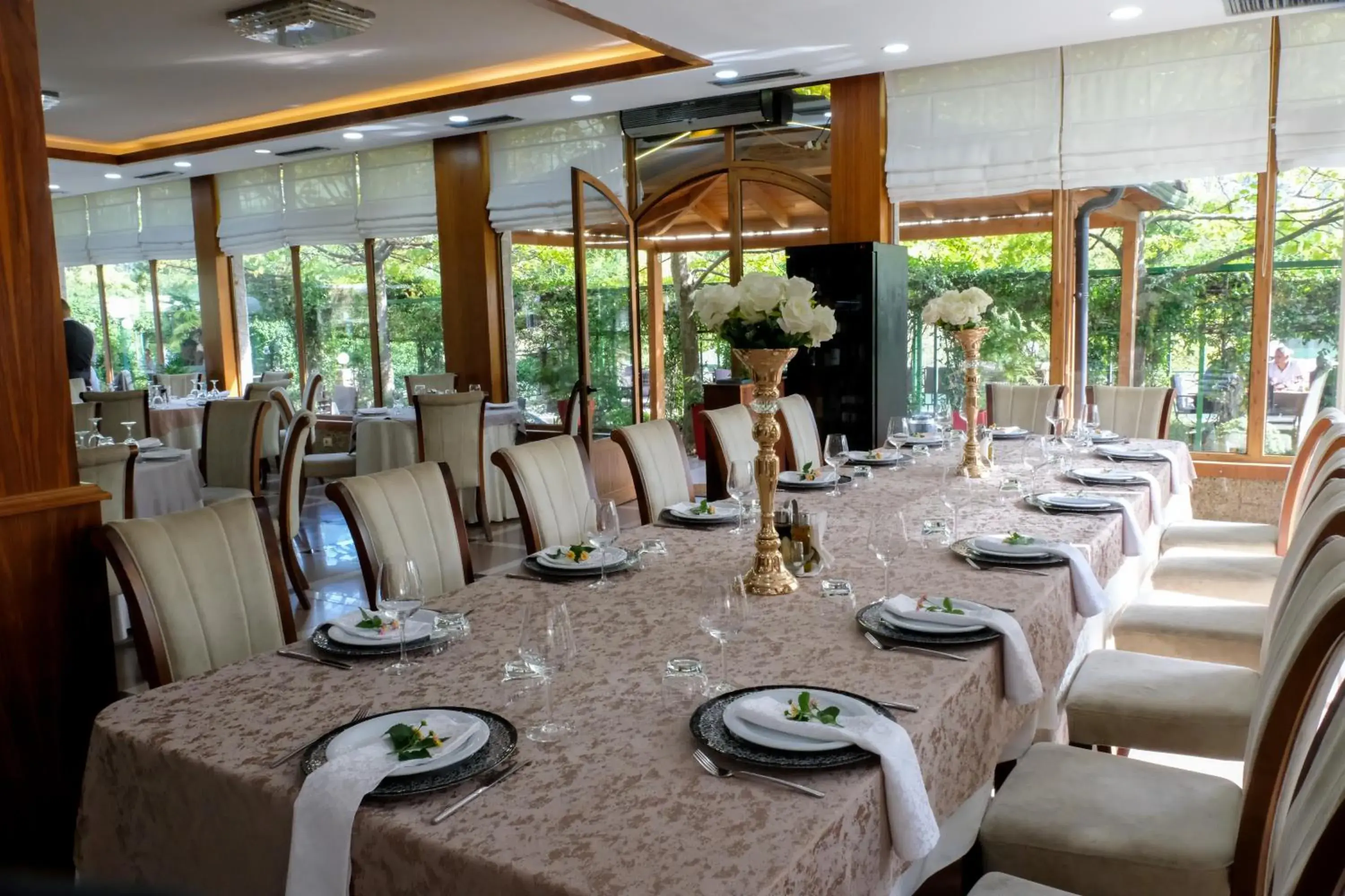 Restaurant/places to eat in Buna Park Hotel Restaurant/places to eat in Buna Park Hotel