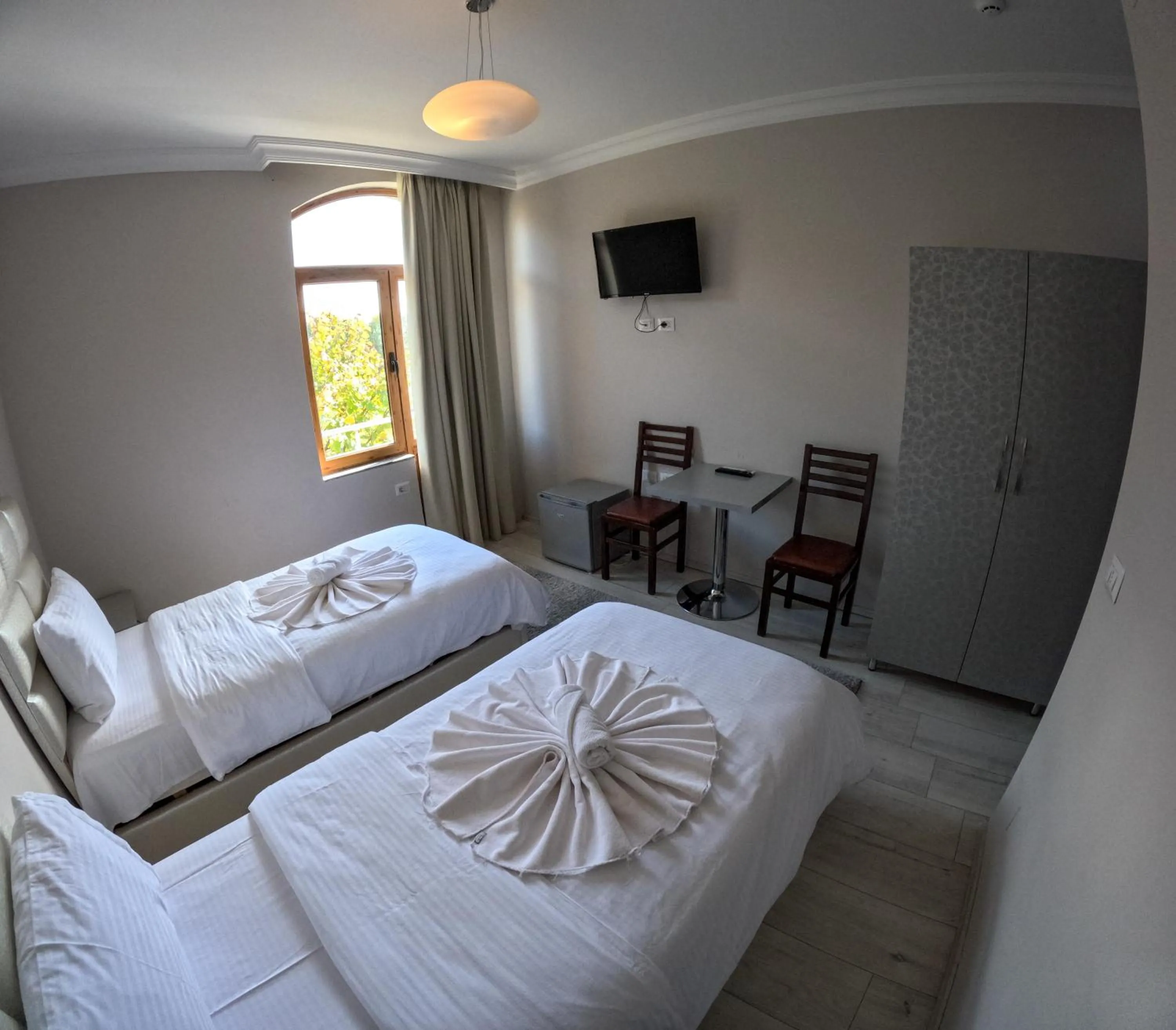 Bedroom, Bed in Buna Park Hotel