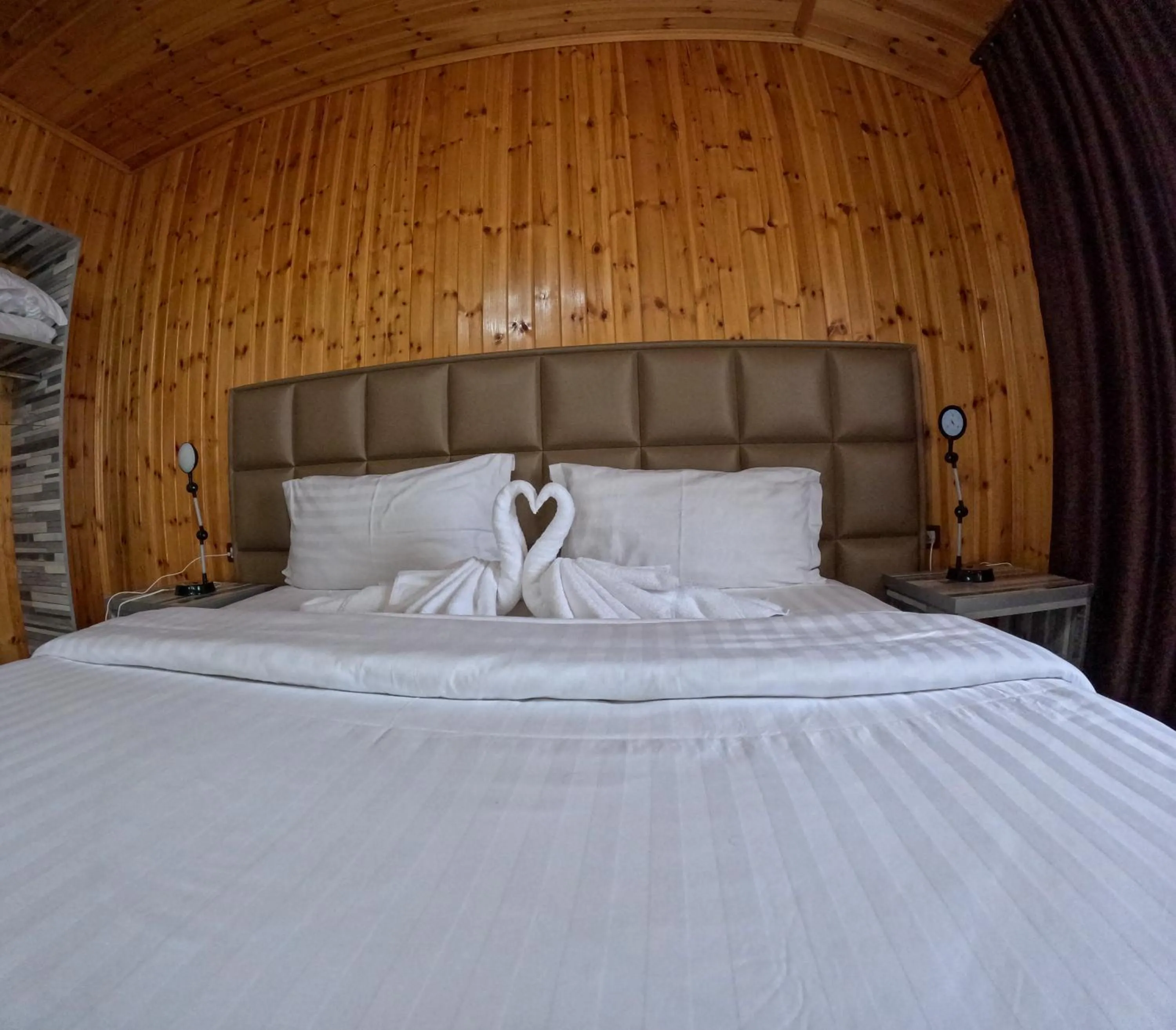 Photo of the whole room, Bed in Buna Park Hotel