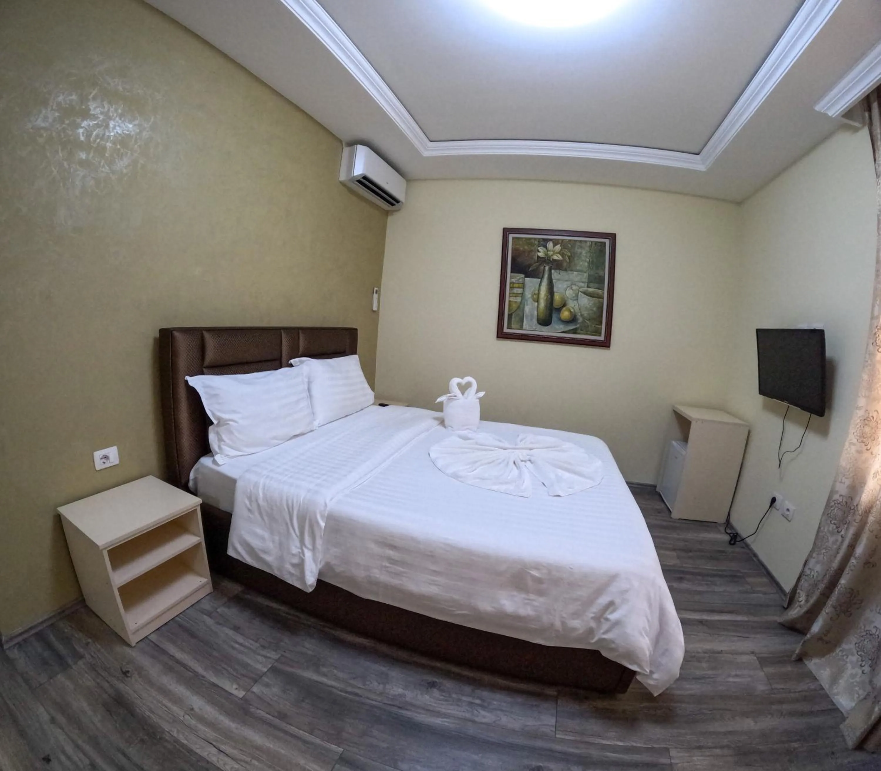 Photo of the whole room, Bed in Buna Park Hotel