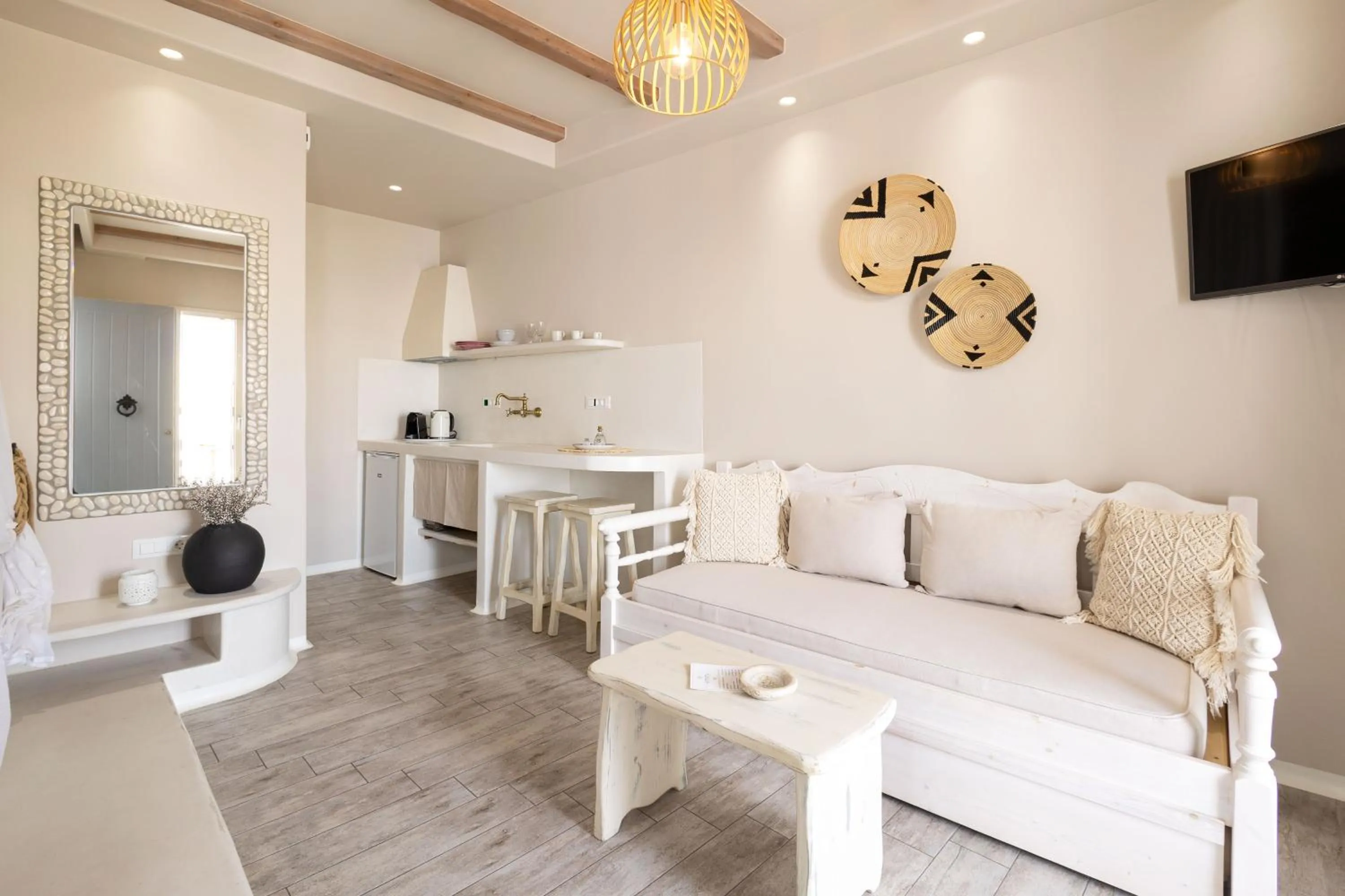 Living room in Emery Hotel