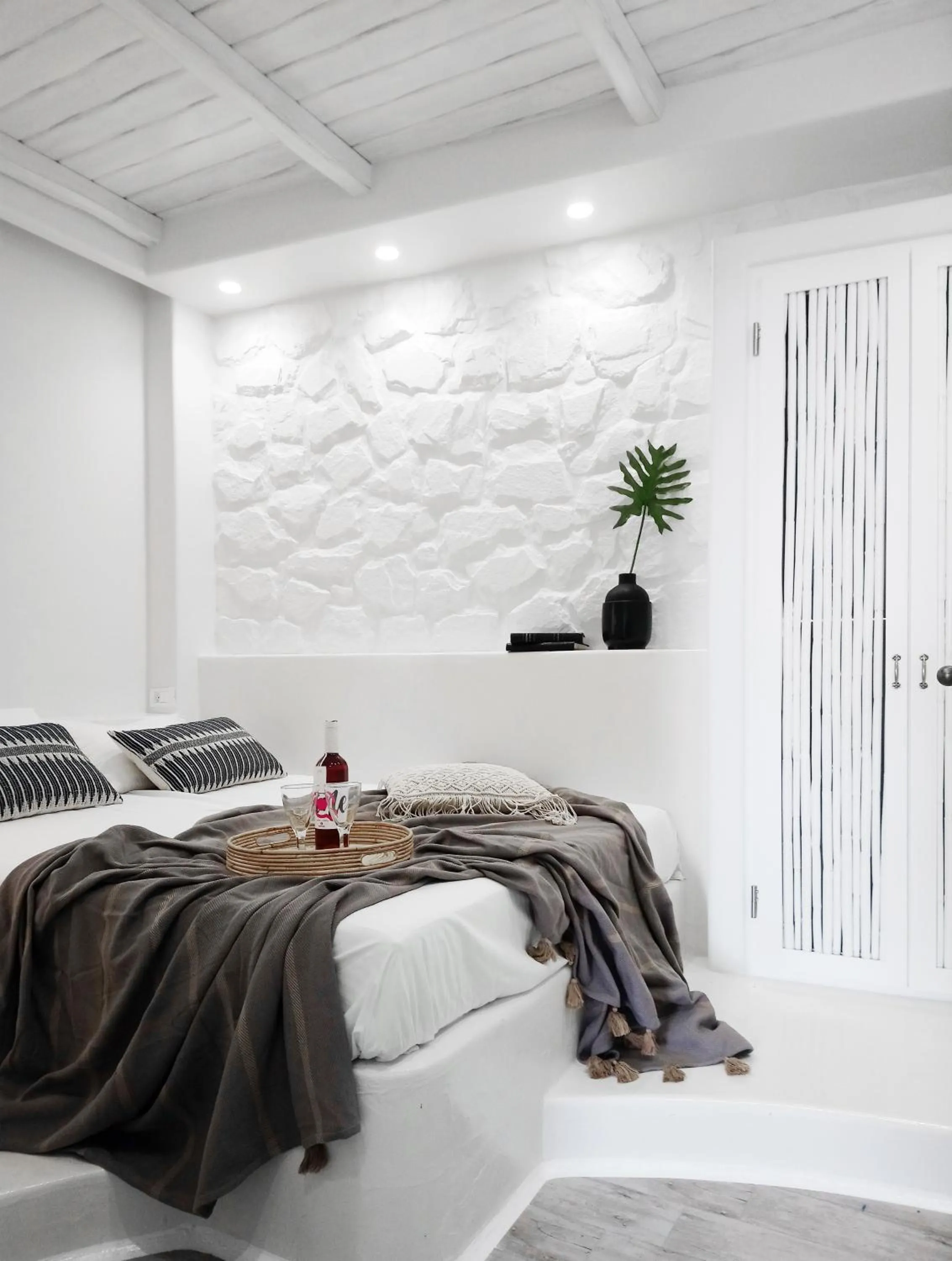 Bedroom, Bed in Emery Hotel