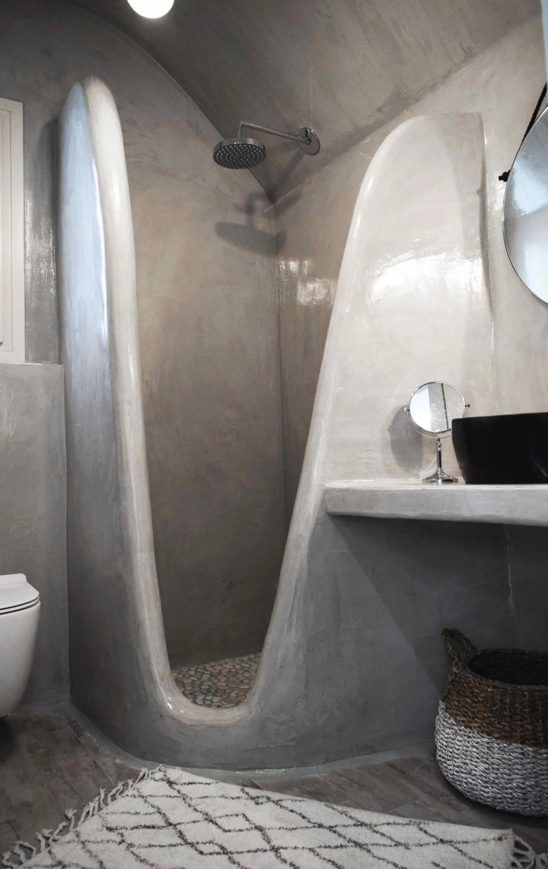 Shower in Emery Hotel