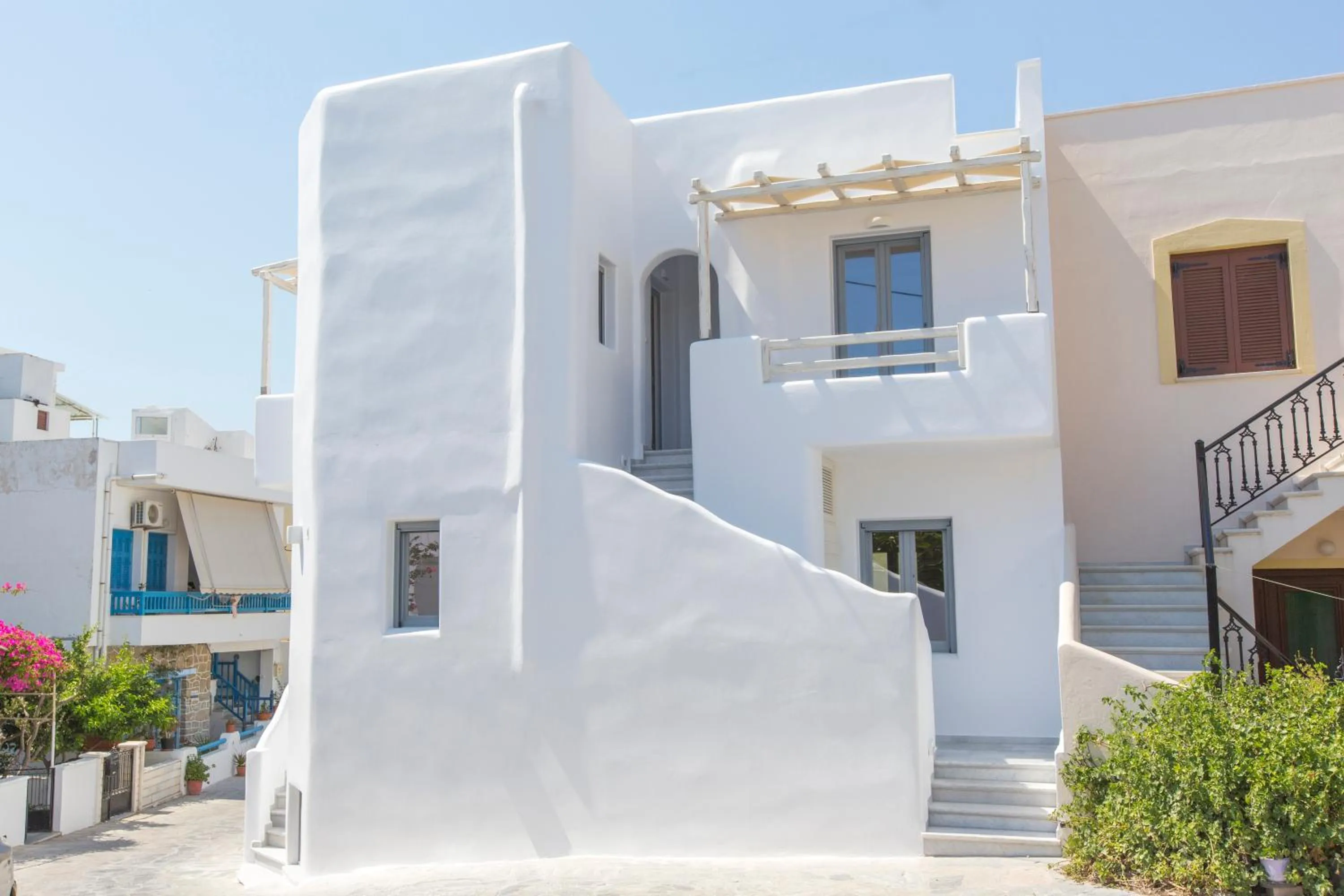 Facade/entrance in Emery Hotel