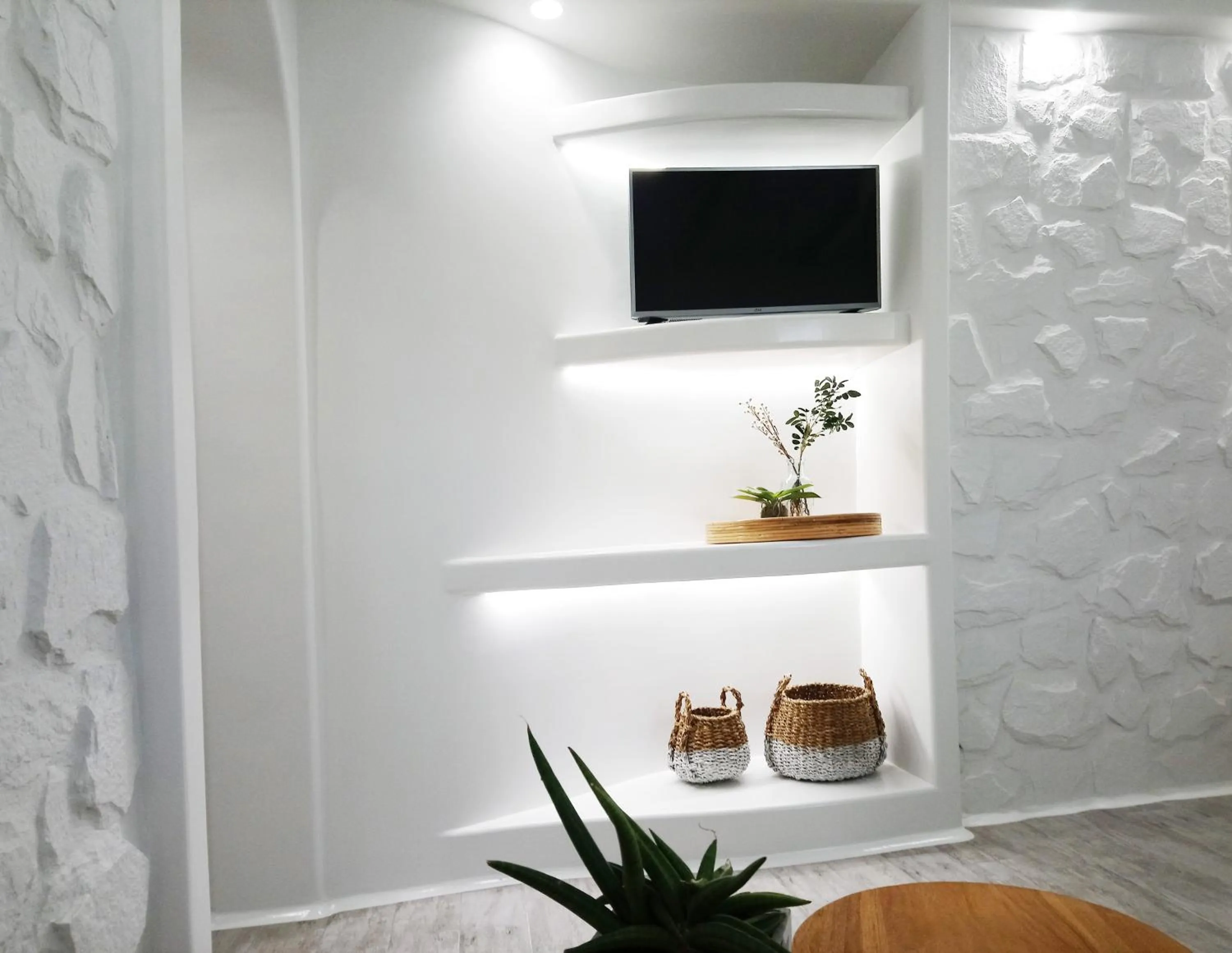 Communal lounge/ TV room in Emery Hotel