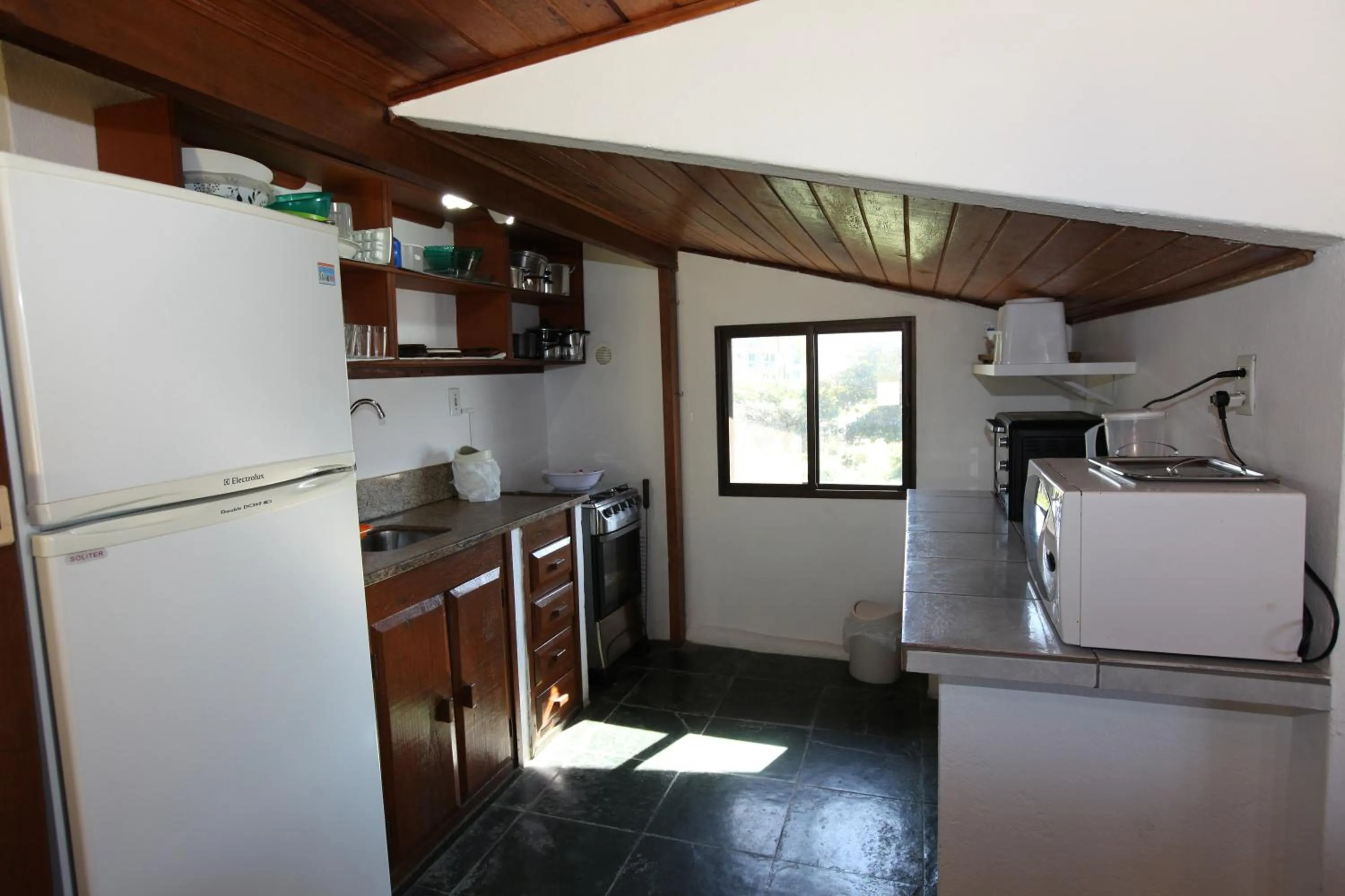 Kitchen or kitchenette in Pousada Hibisco