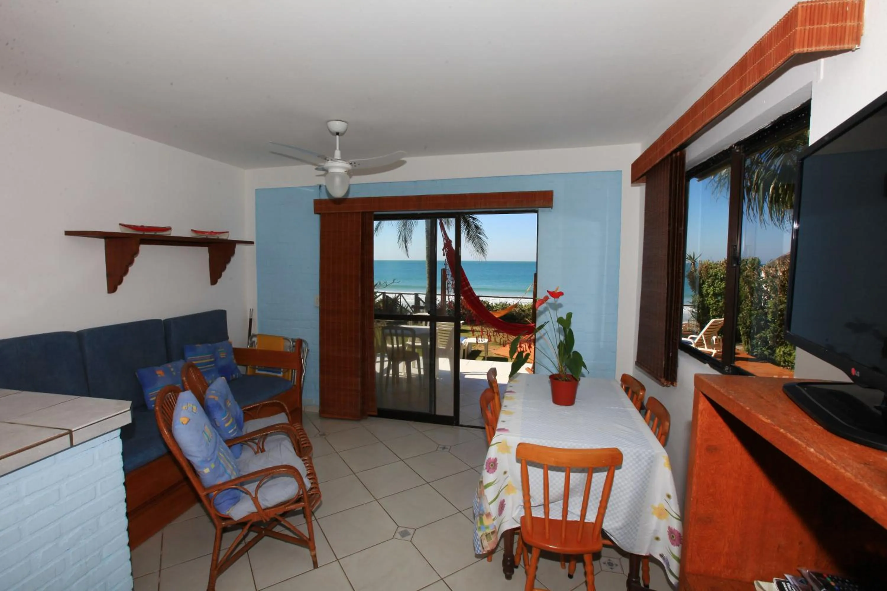 Seating area in Pousada Hibisco