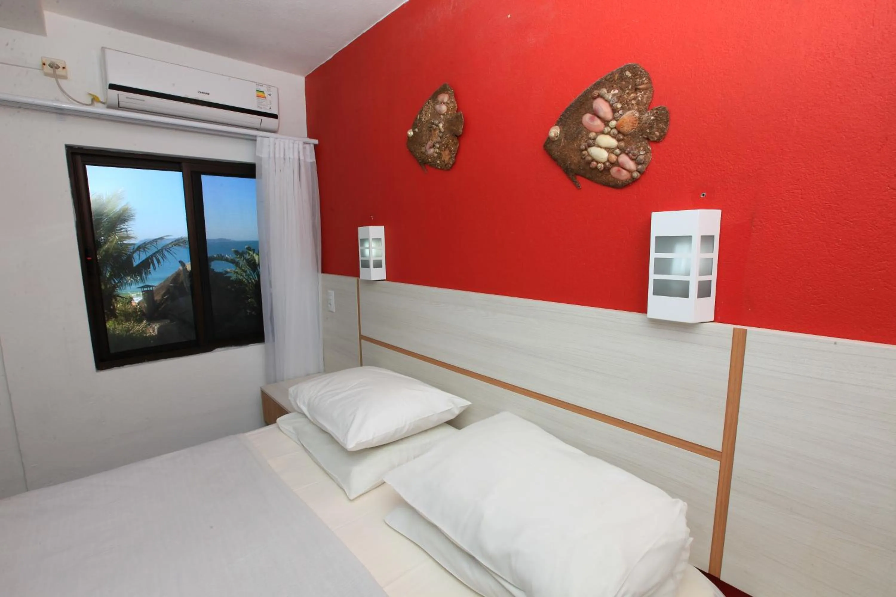 Photo of the whole room, Bed in Pousada Hibisco