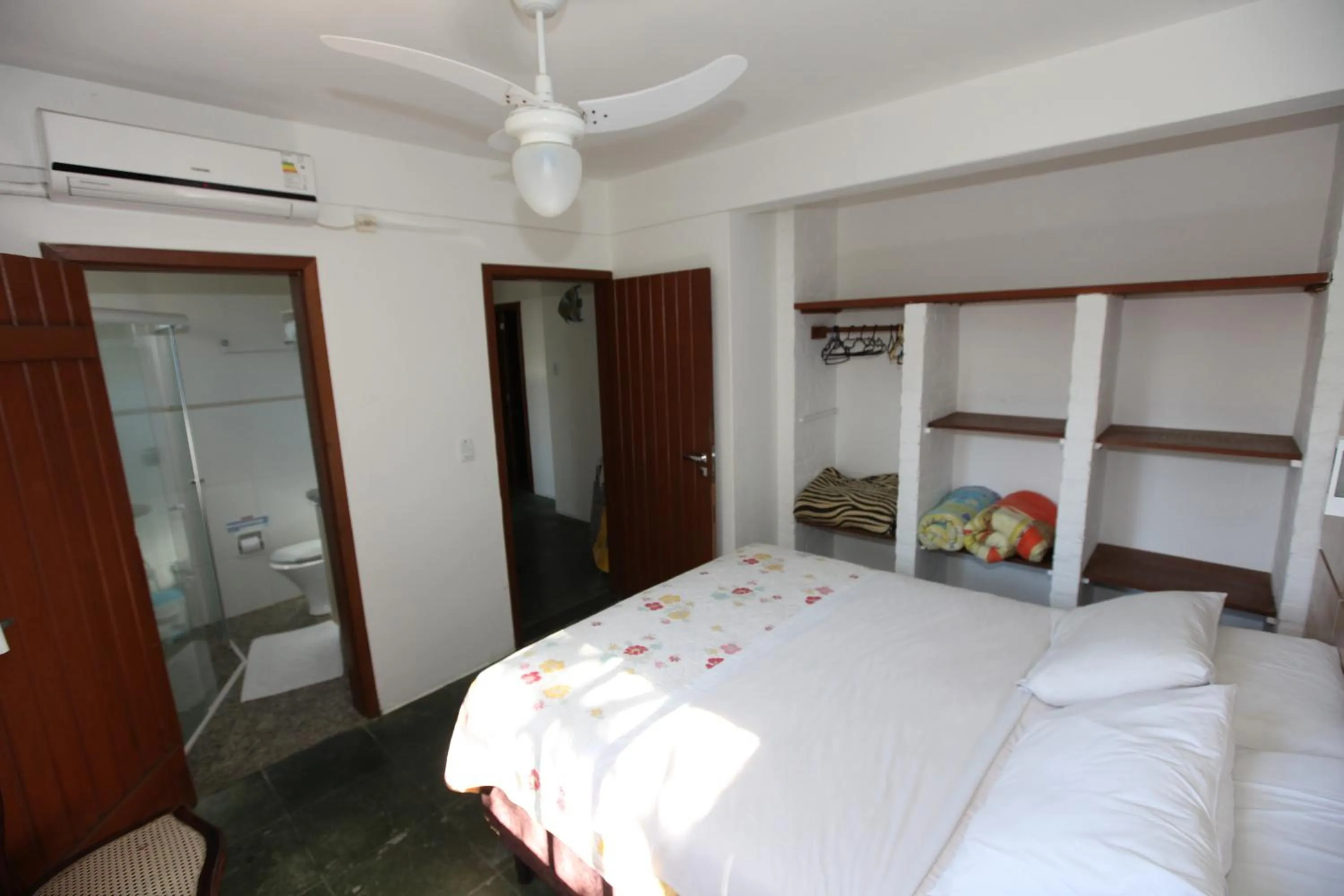 Photo of the whole room, Bed in Pousada Hibisco