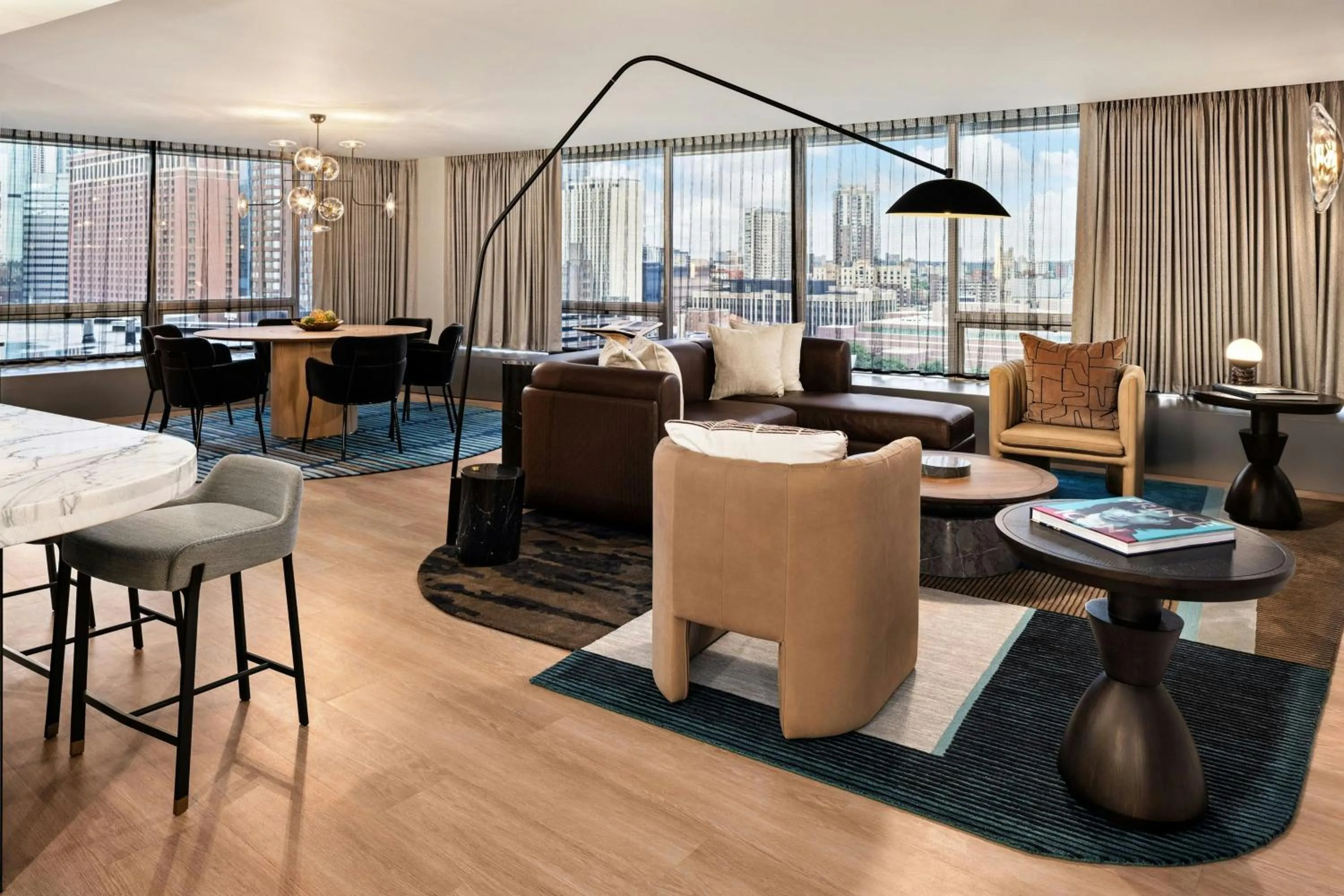 Living room in Sheraton Minneapolis Downtown Convention Center