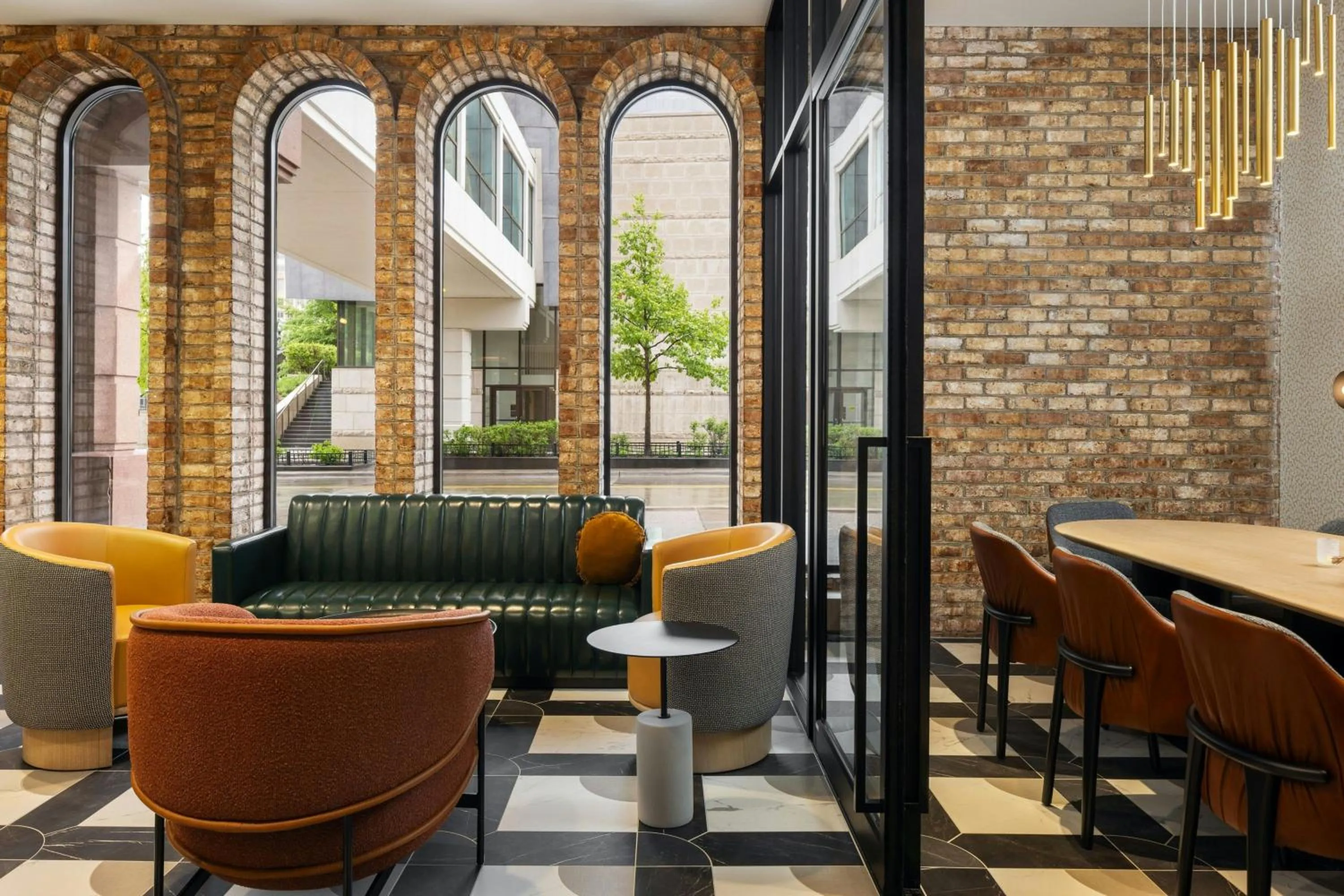 Restaurant/places to eat in Sheraton Minneapolis Downtown Convention Center