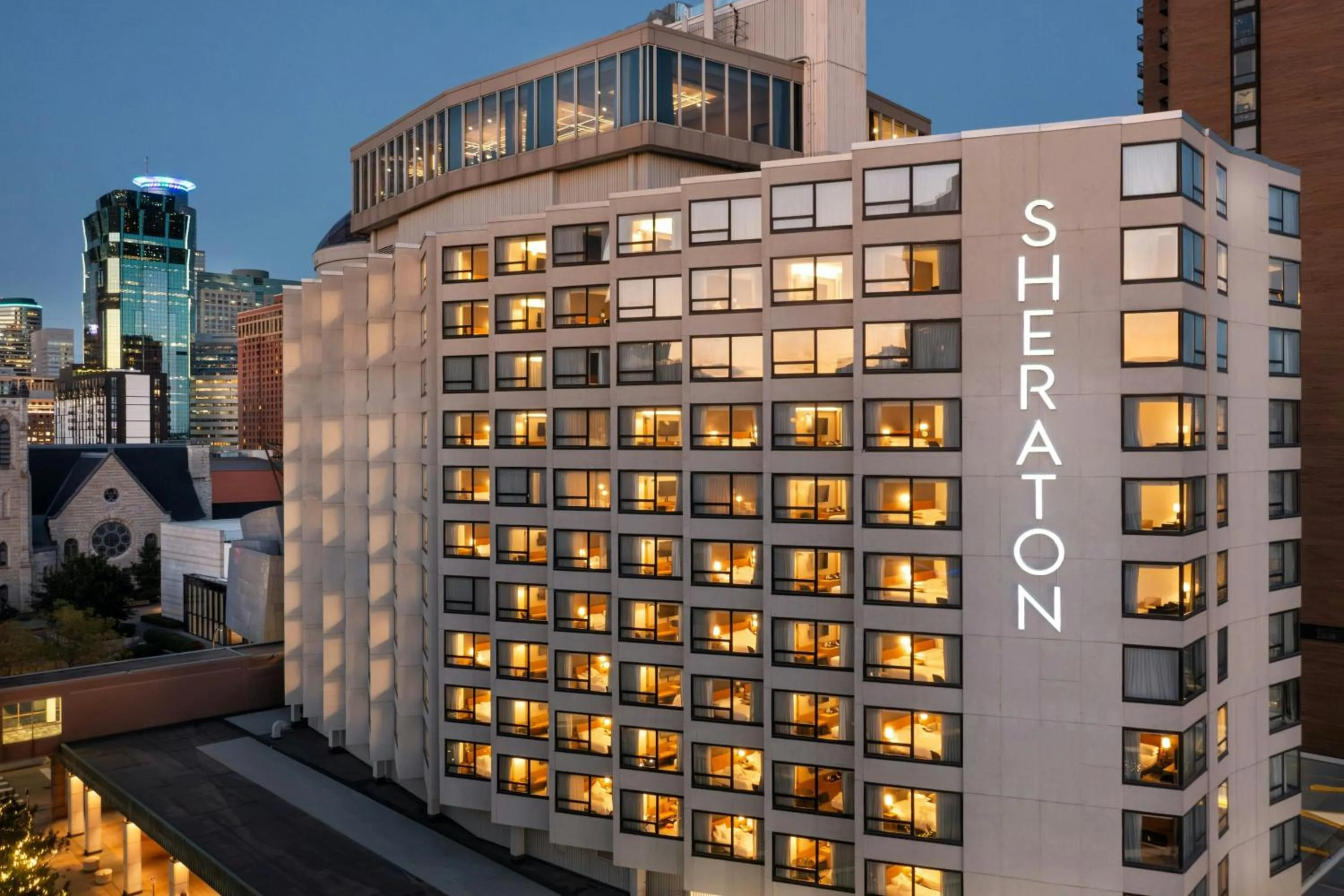 Property building in Sheraton Minneapolis Downtown Convention Center