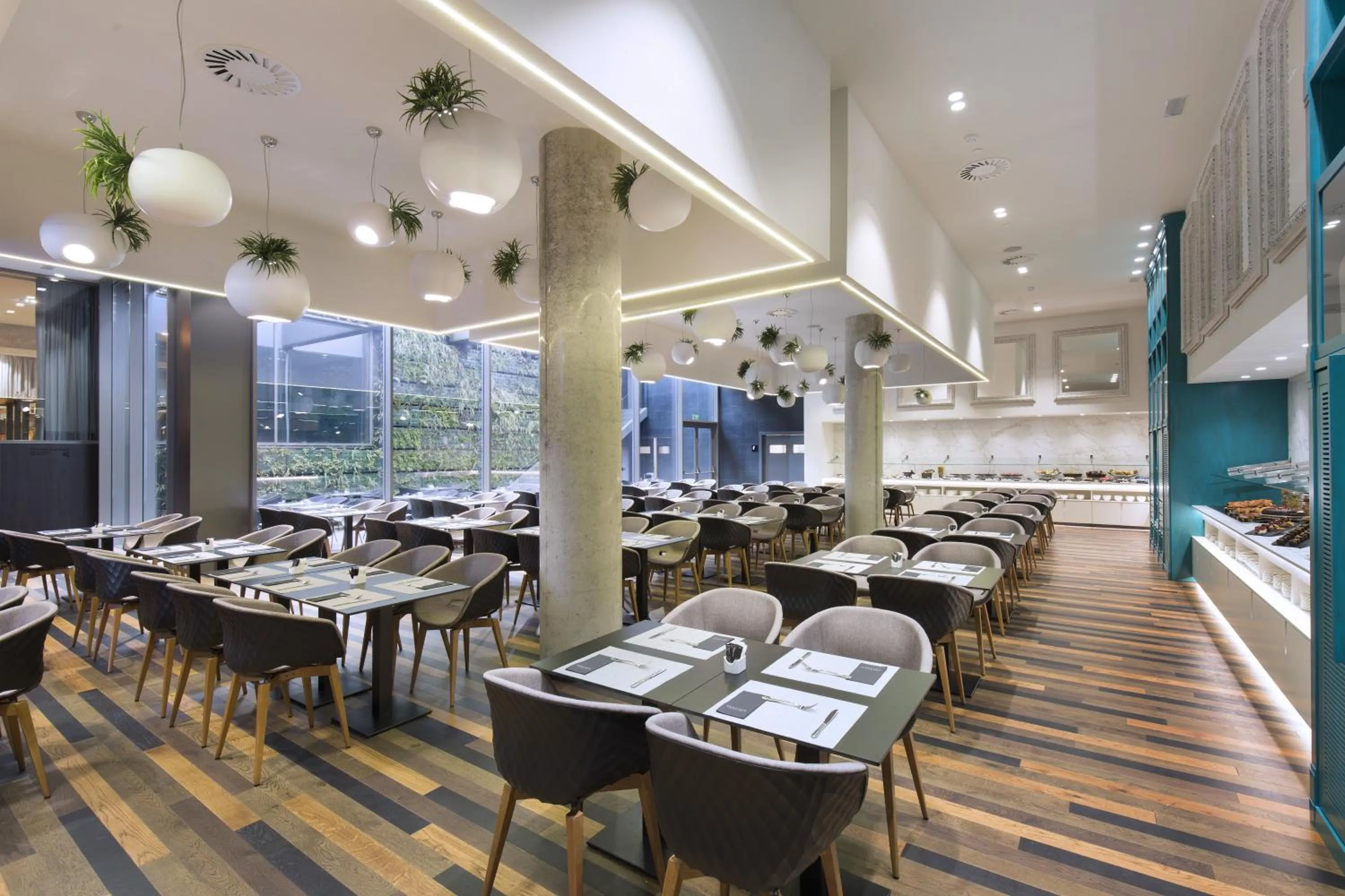 Restaurant/places to eat in Hotel SB Glow 4 Sup