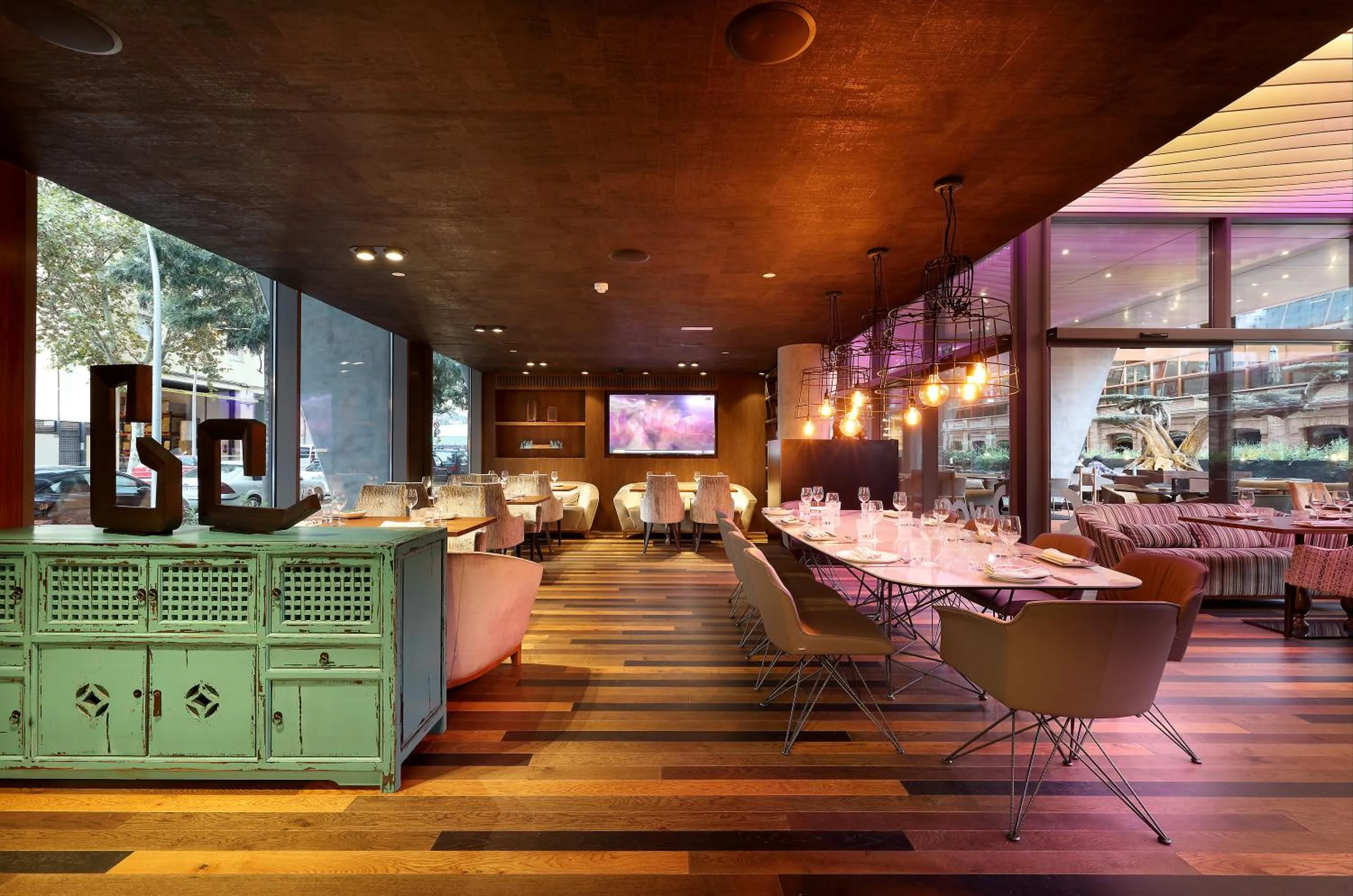 Restaurant/places to eat in Hotel SB Glow 4 Sup