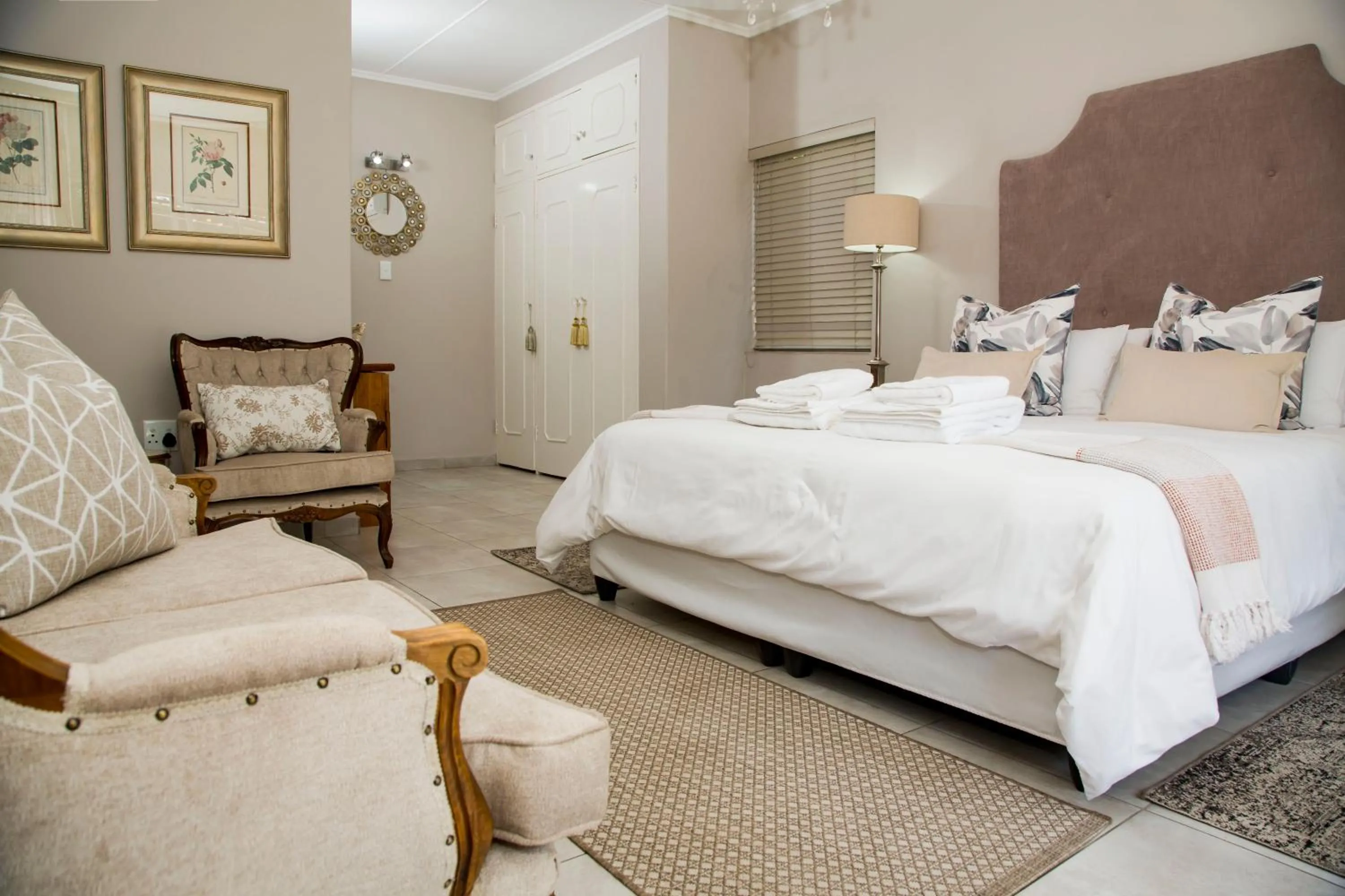 Property building, Bed in La Vida Luka - Luxury Guesthouse