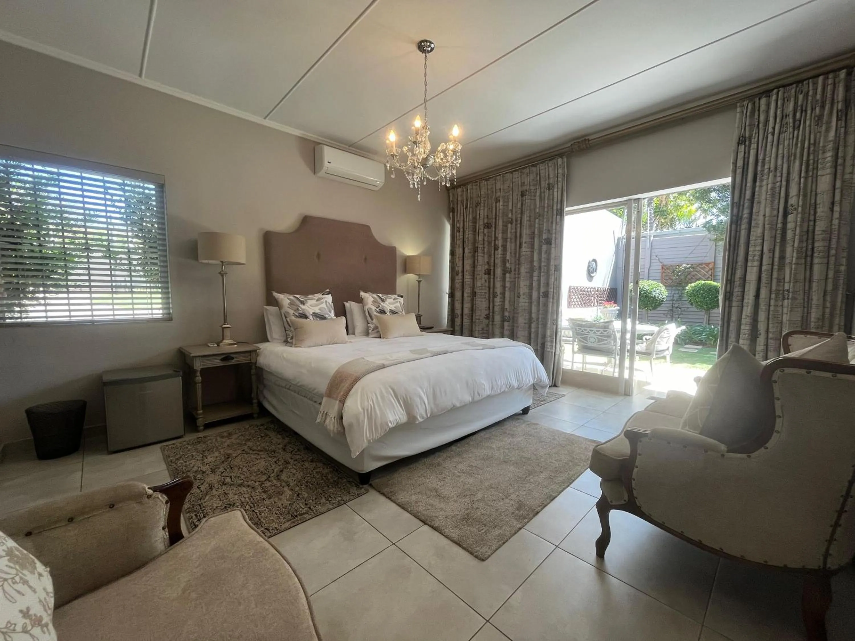 Property building, Bed in La Vida Luka - Luxury Guesthouse