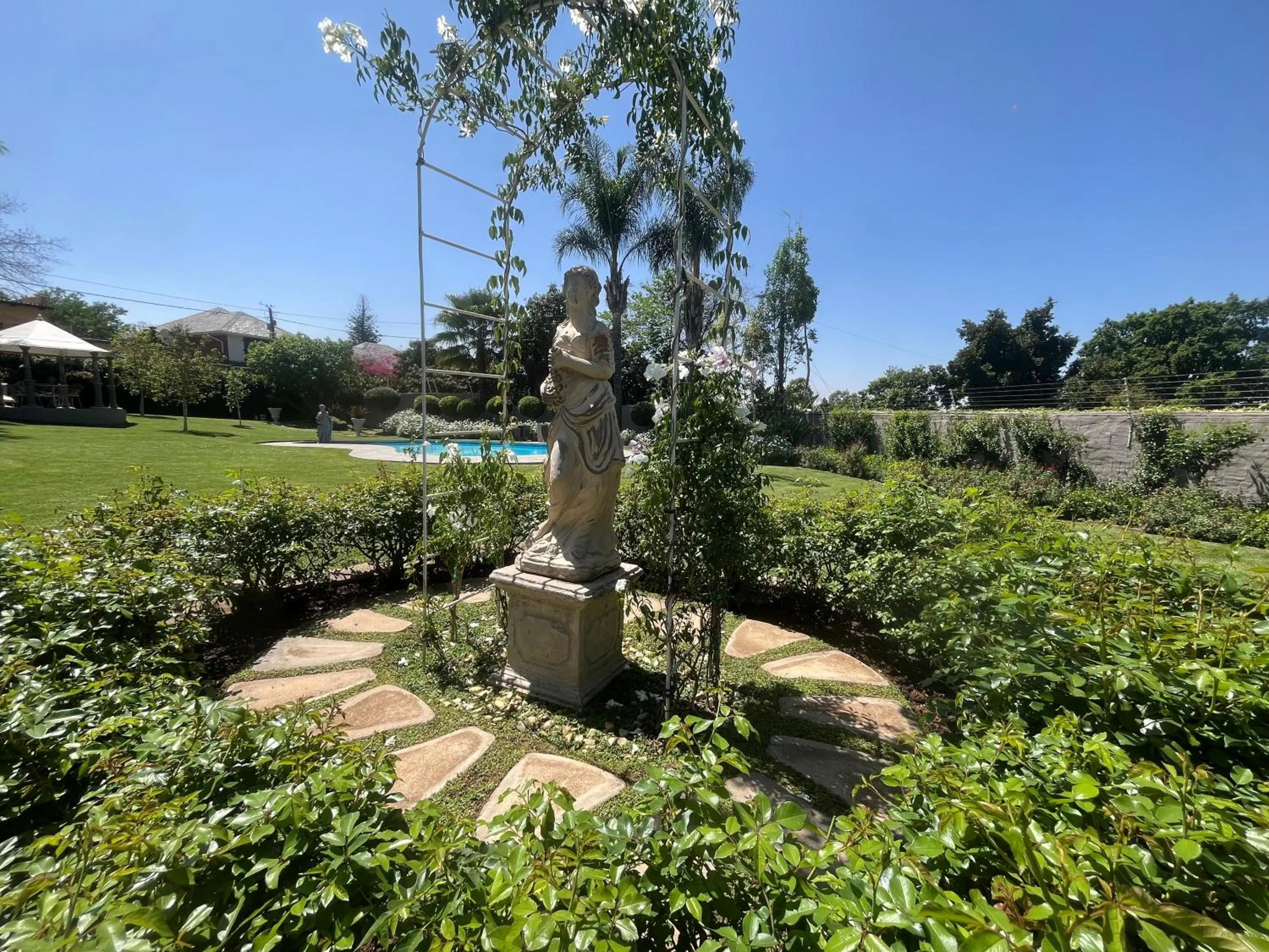 Garden in La Vida Luka - Luxury Guesthouse