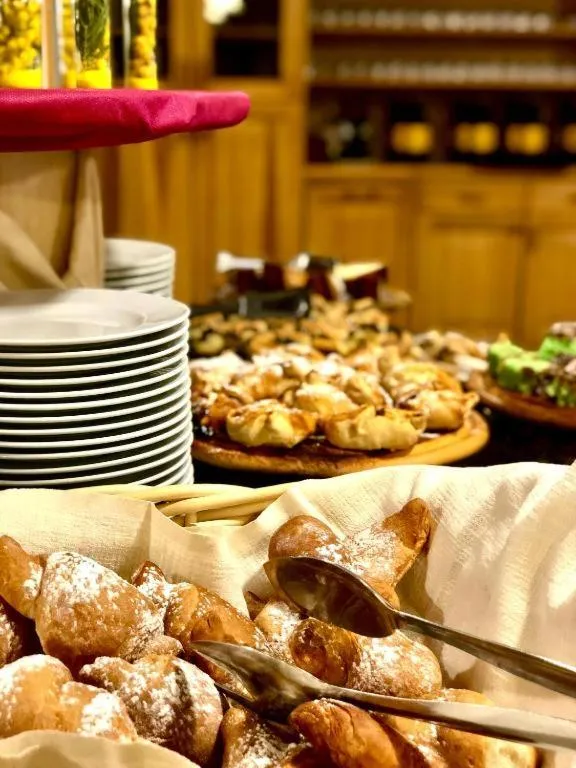 Breakfast in Hotel Sancamillo