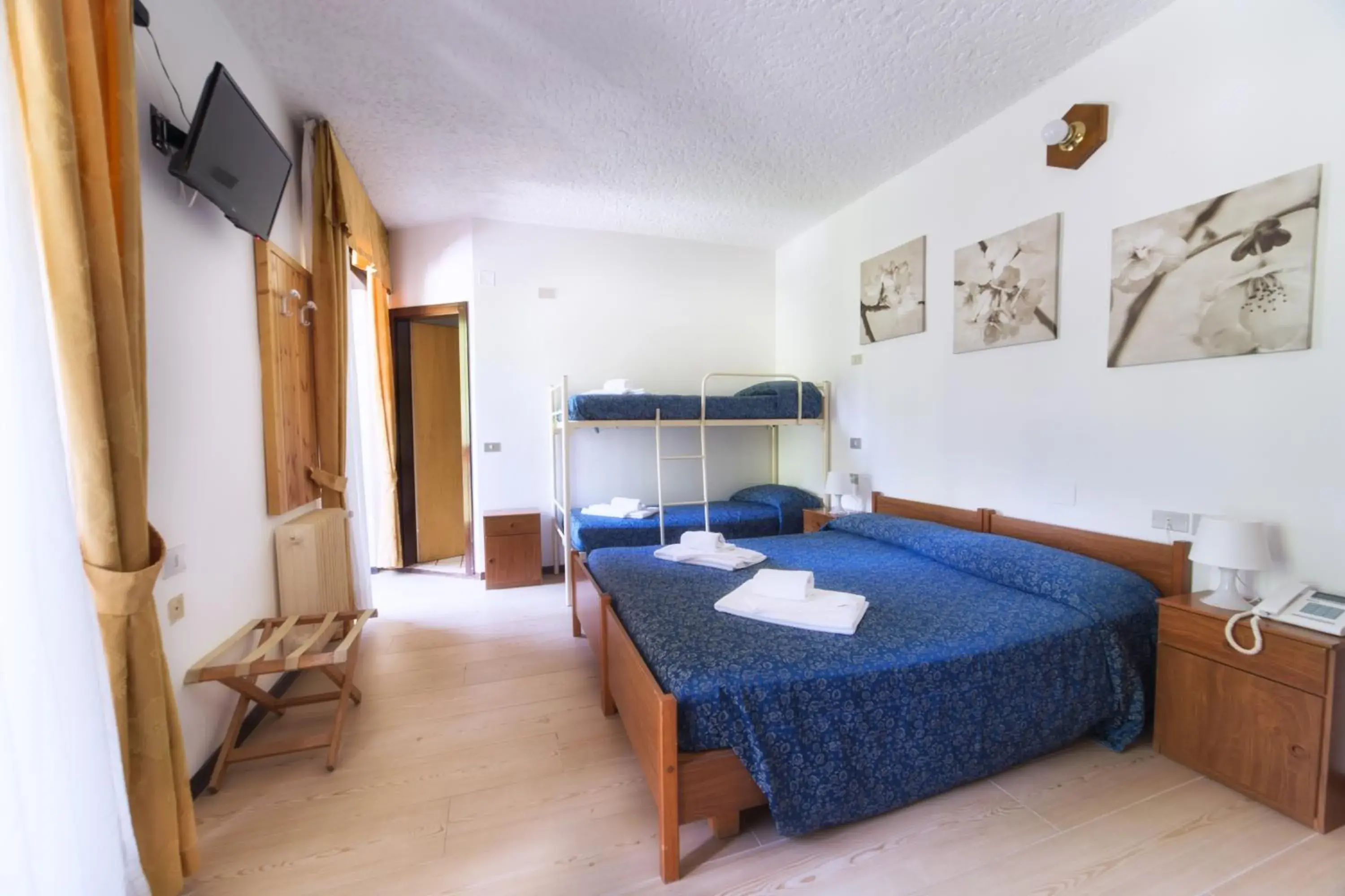 Quadruple Room in Hotel Sancamillo Quadruple Room in Hotel Sancamillo