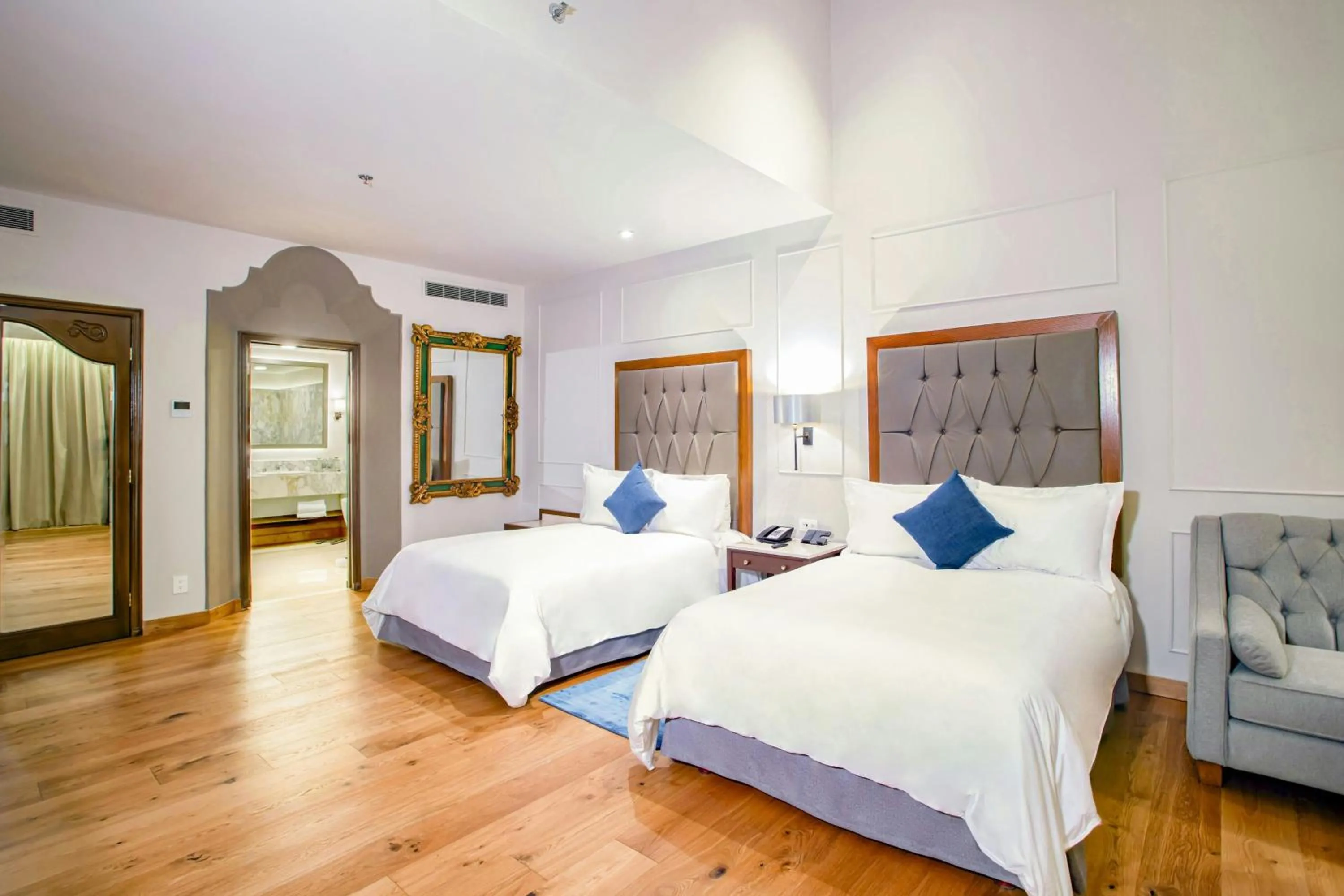 Photo of the whole room, Bed in Casa Mayor Saltillo, Hotel Hacienda