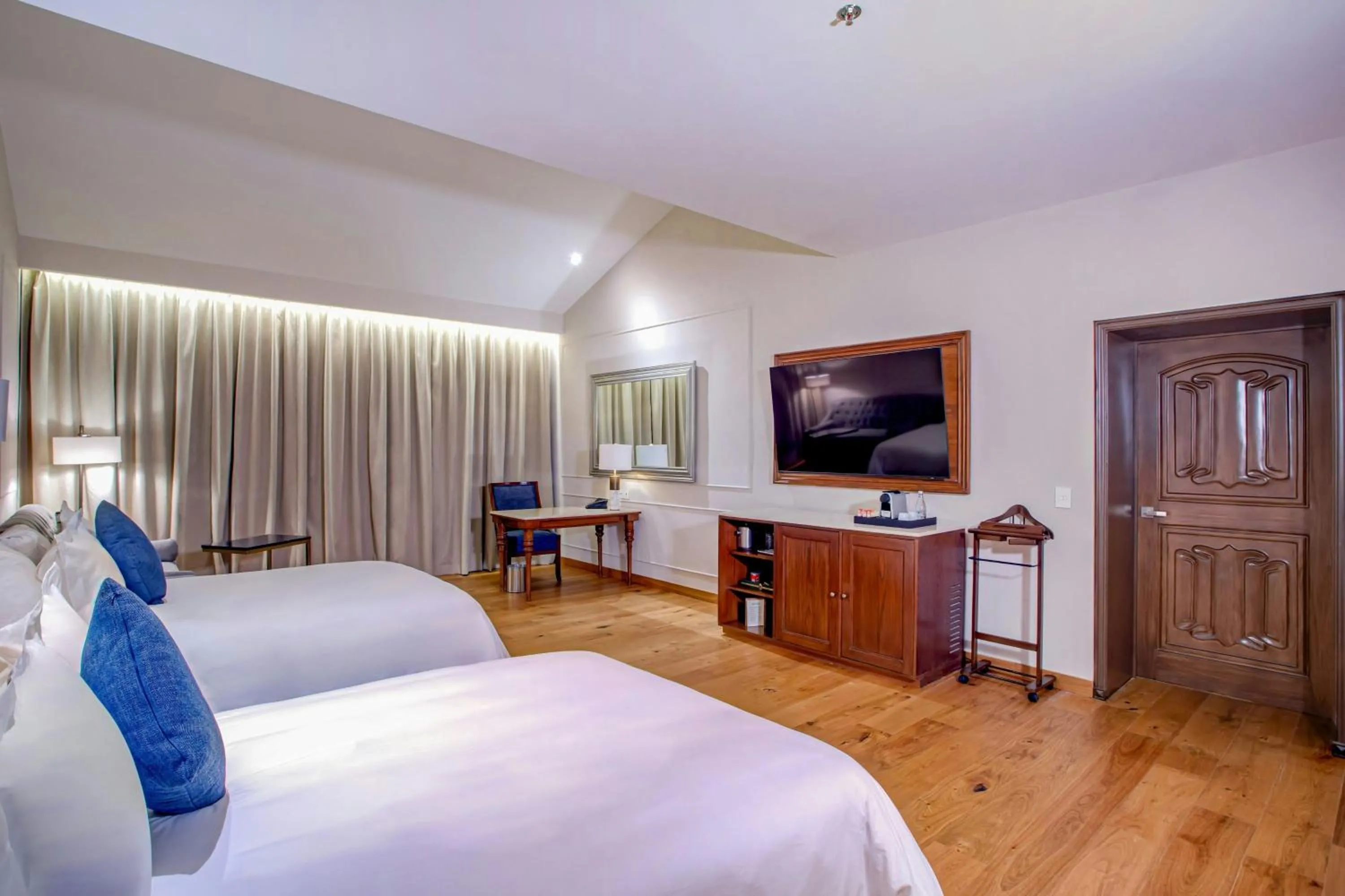 Photo of the whole room, Bed in Casa Mayor Saltillo, Hotel Hacienda