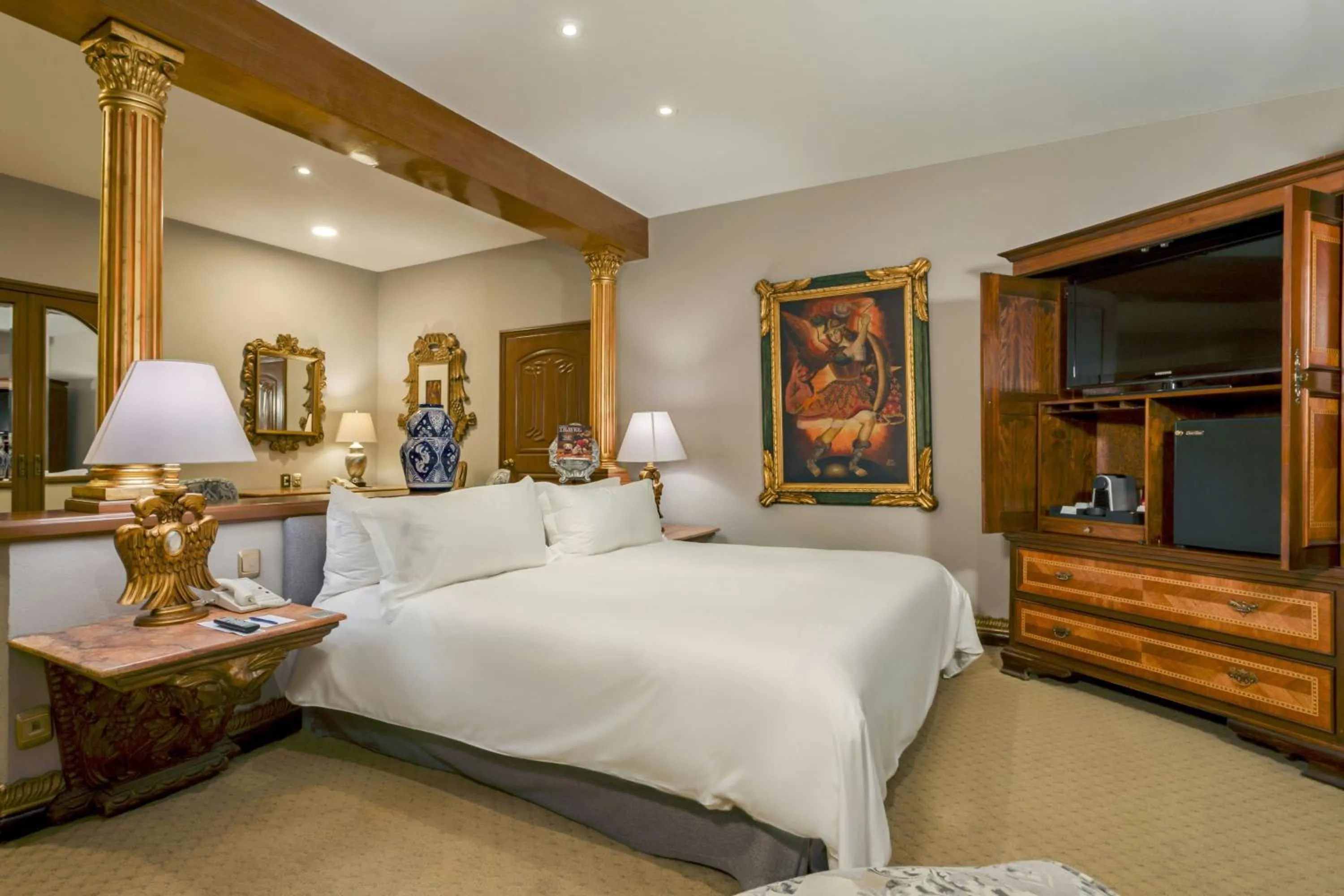 Photo of the whole room, Bed in Casa Mayor Saltillo, Hotel Hacienda
