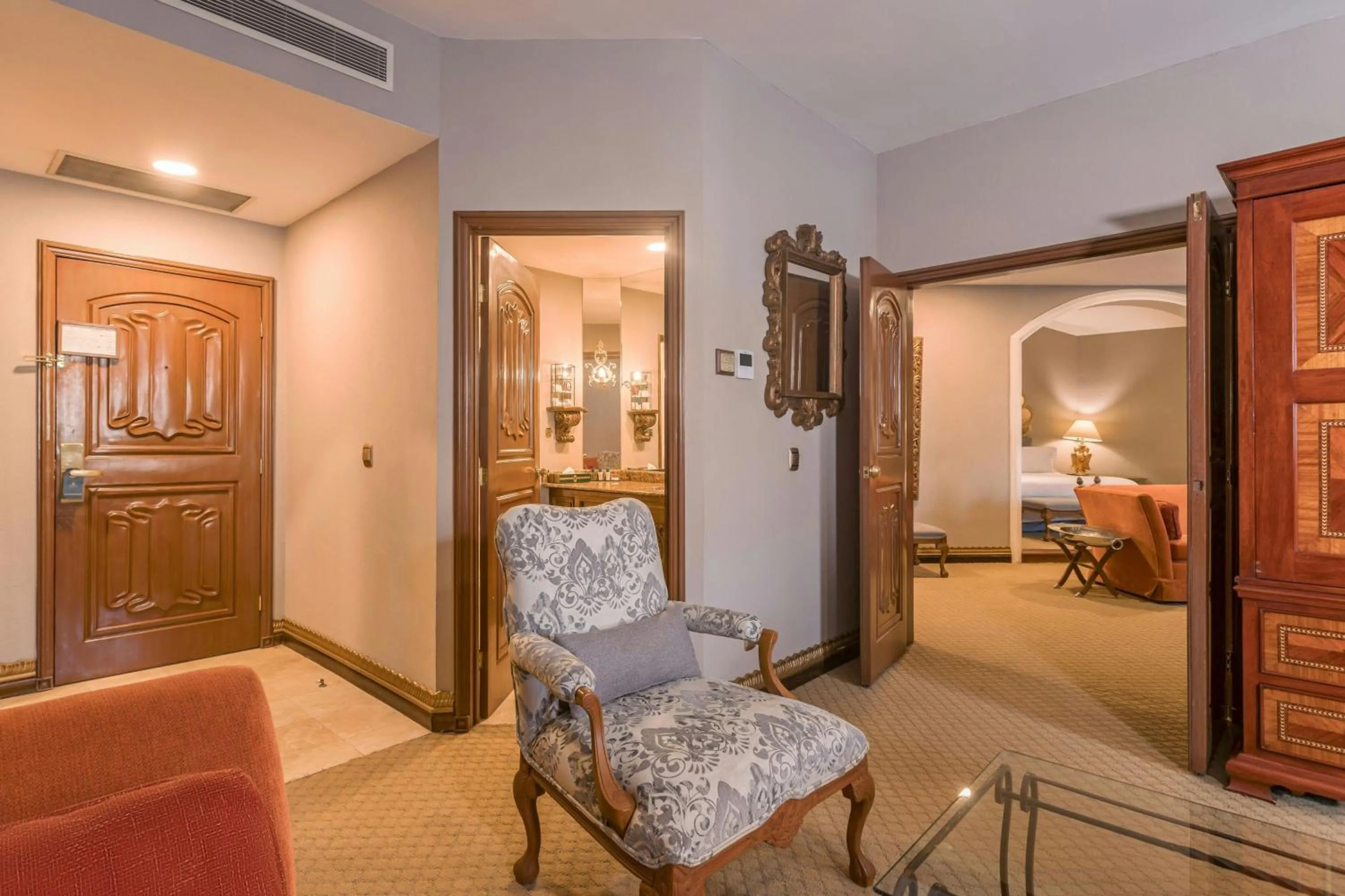 Photo of the whole room, Bed in Casa Mayor Saltillo, Hotel Hacienda