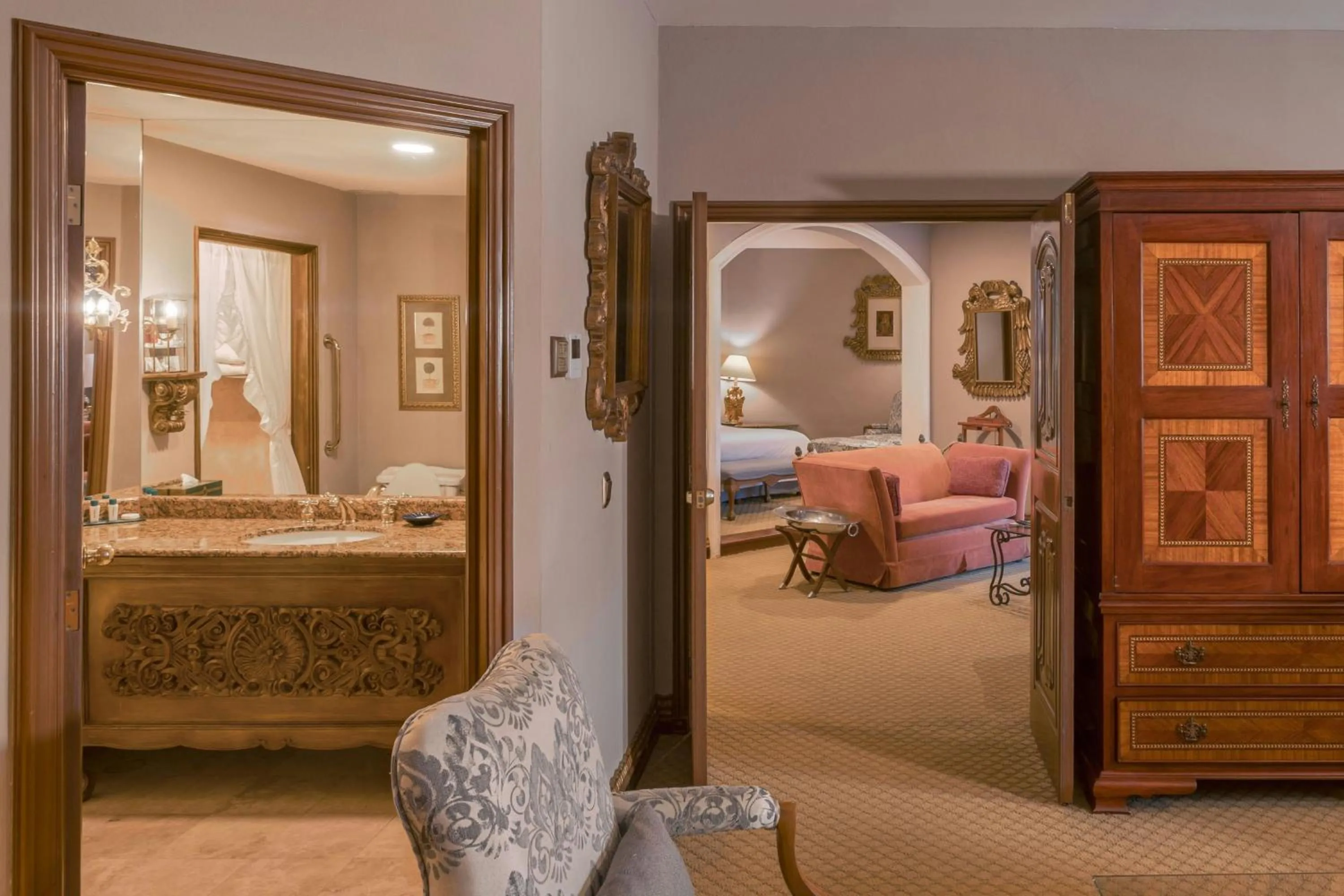 Photo of the whole room, Bed in Casa Mayor Saltillo, Hotel Hacienda
