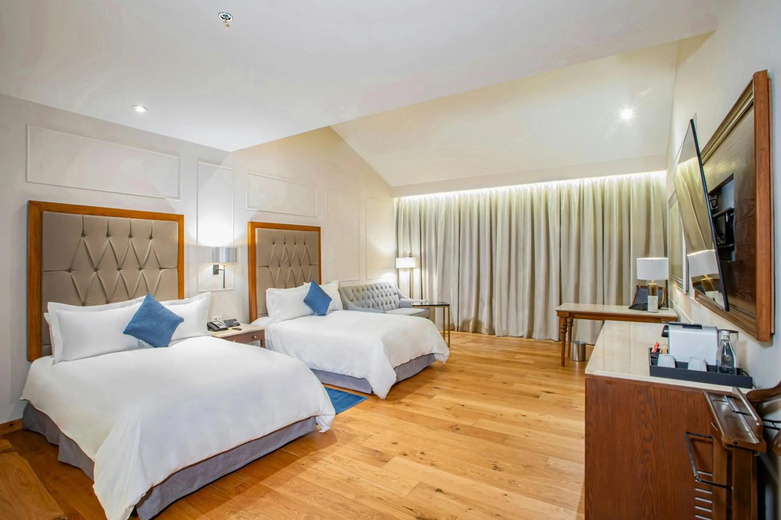 Photo of the whole room, Bed in Casa Mayor Saltillo, Hotel Hacienda