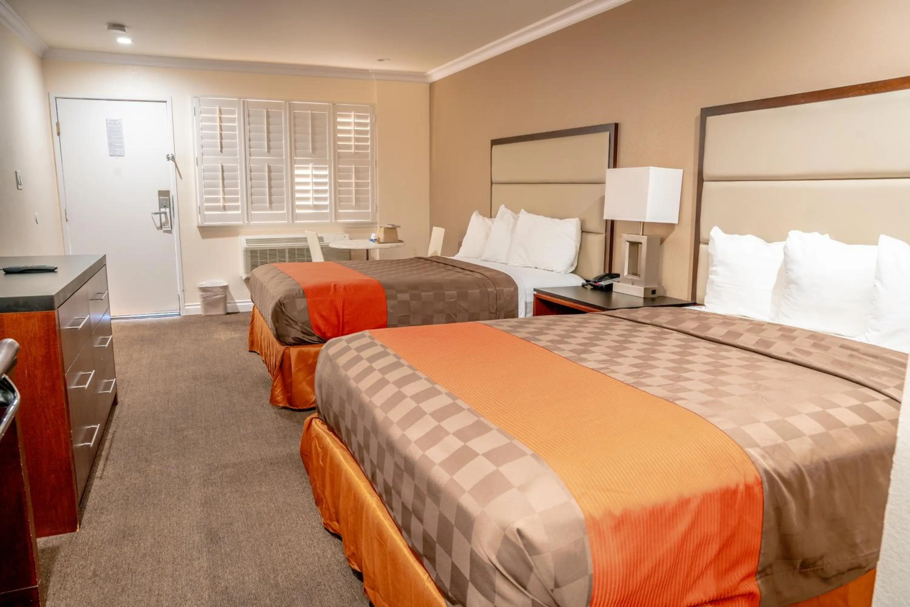 Bed in Gateway Inn Gardena Los Angeles South