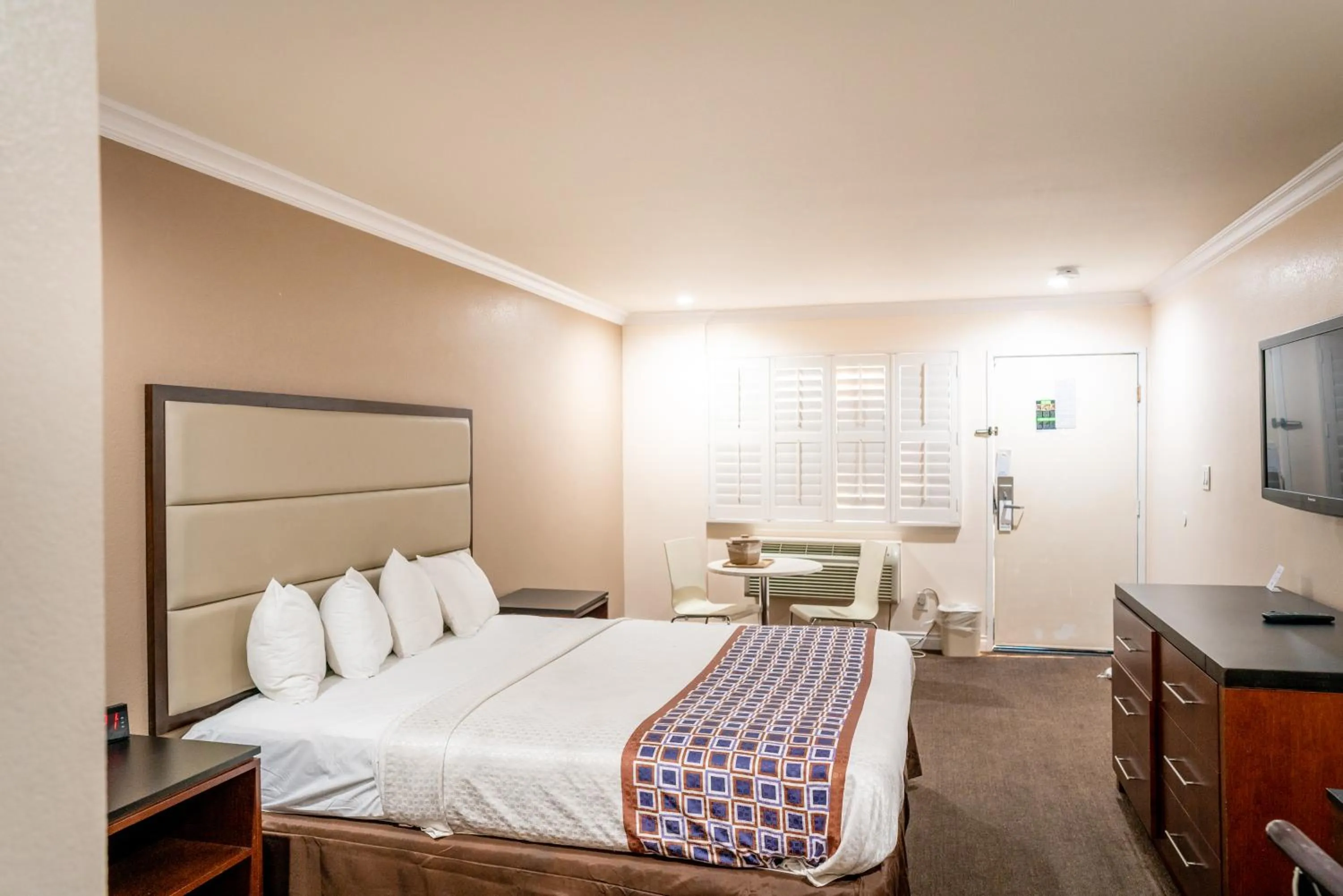 Bed in Gateway Inn Gardena Los Angeles South