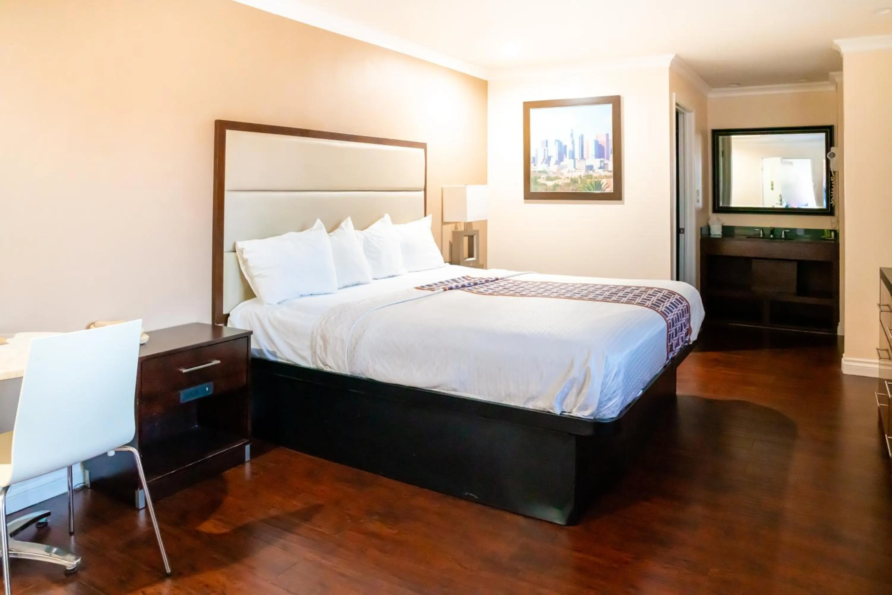 Bed in Gateway Inn Gardena Los Angeles South