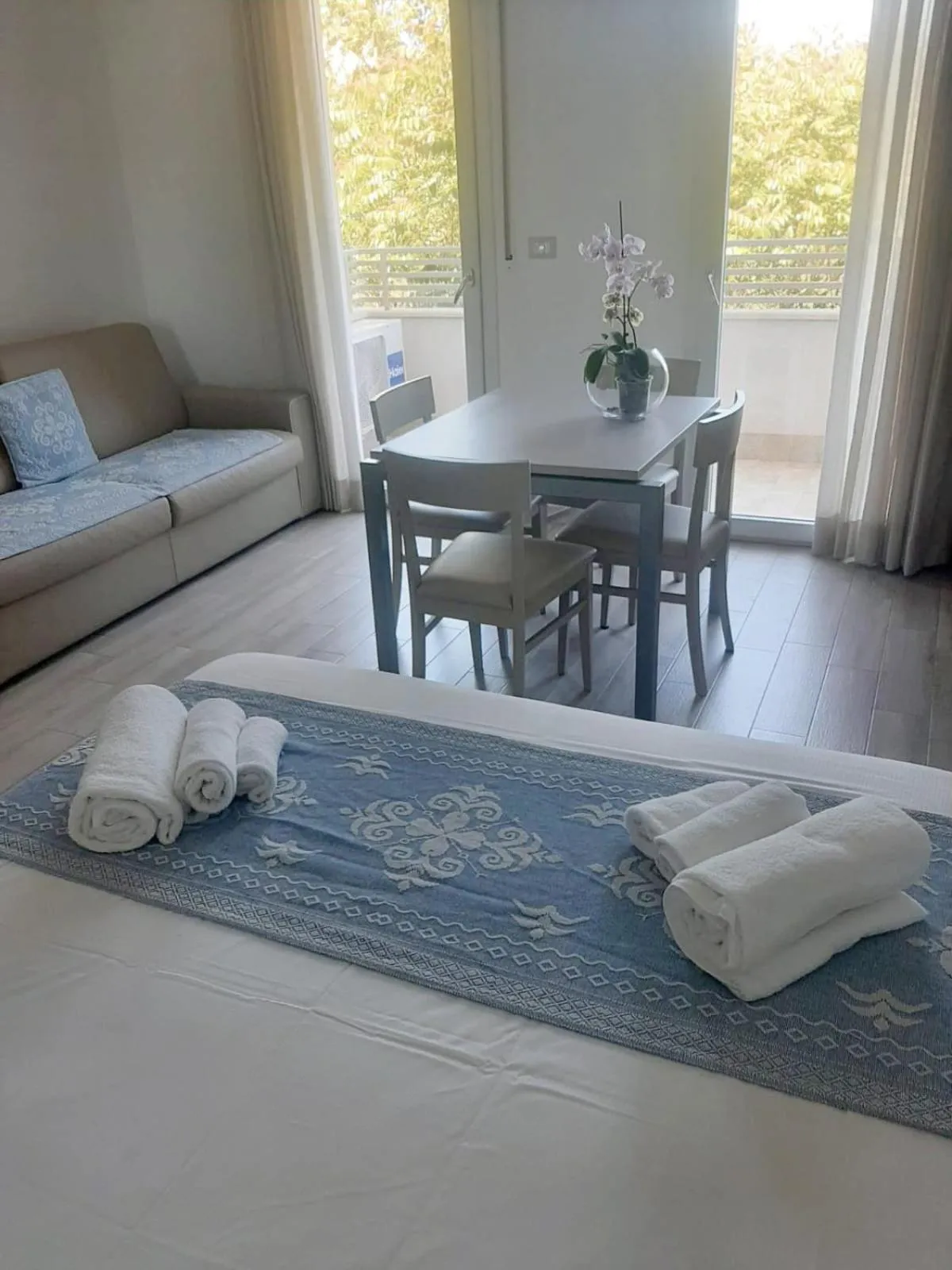 Living room, Bed in Alma di Alghero Apartments