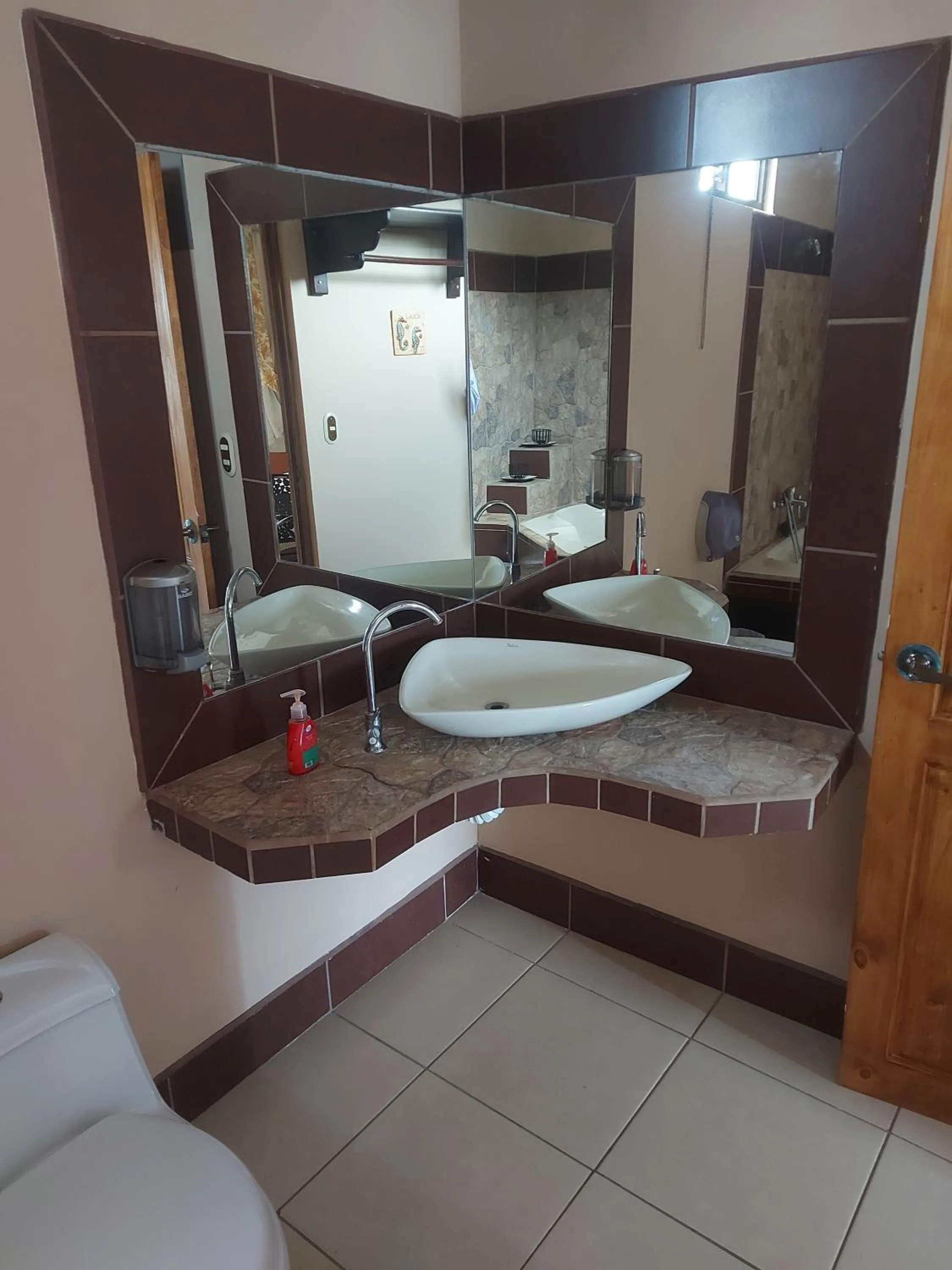 Toilet in Hotel Torre Fuerte