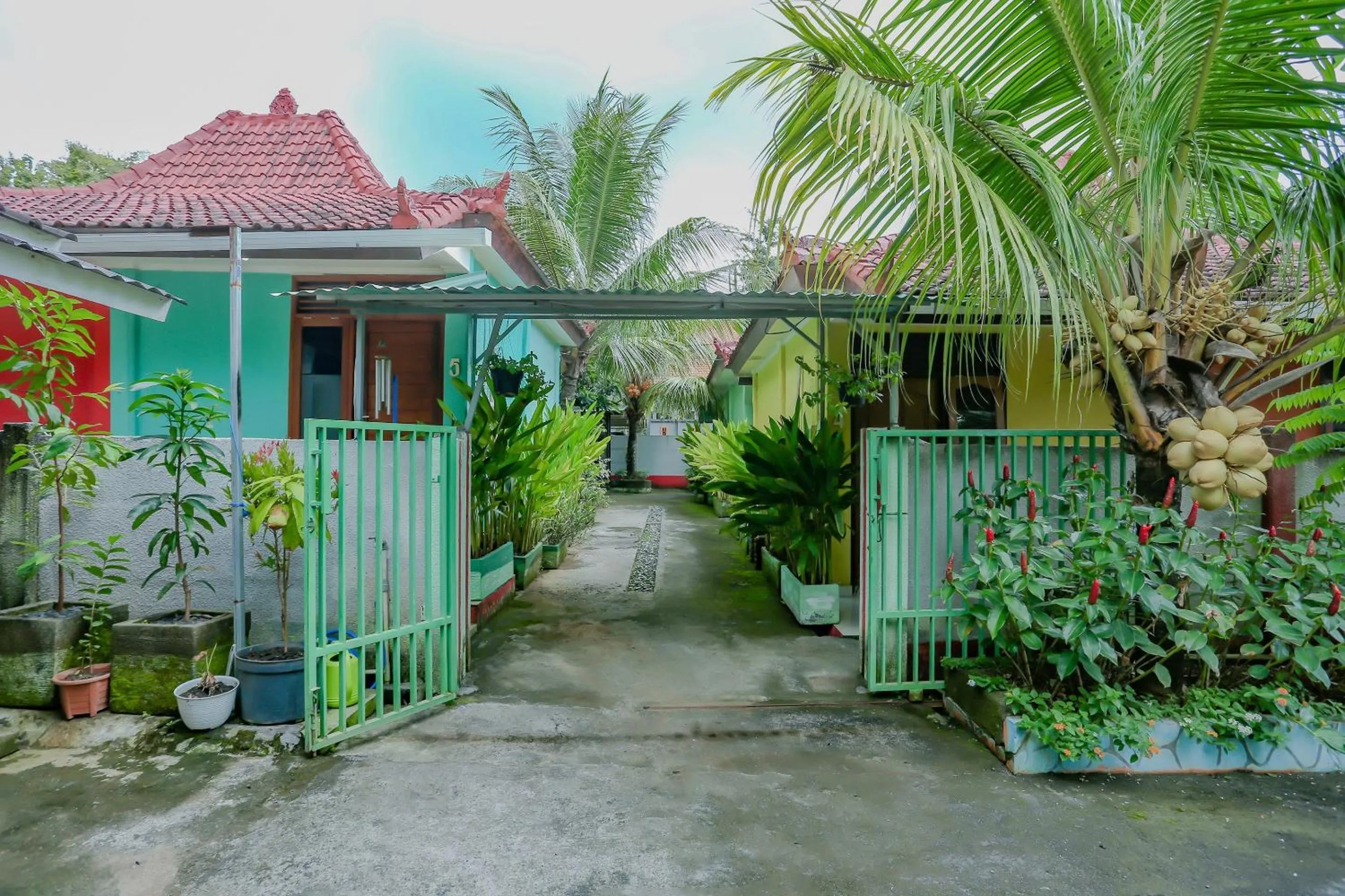 Facade/entrance in OYO Life 90301 Hidden Village Uluwatu