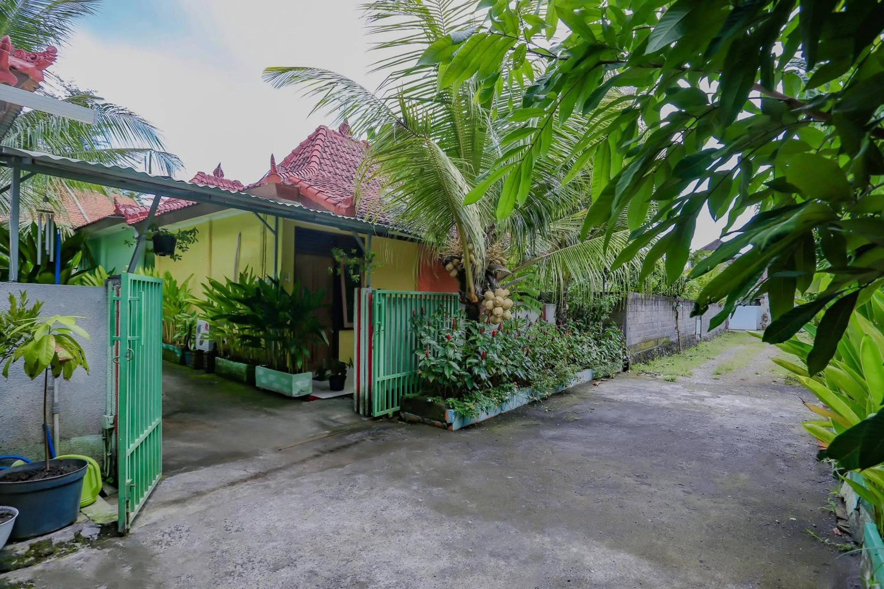 Facade/entrance in OYO Life 90301 Hidden Village Uluwatu