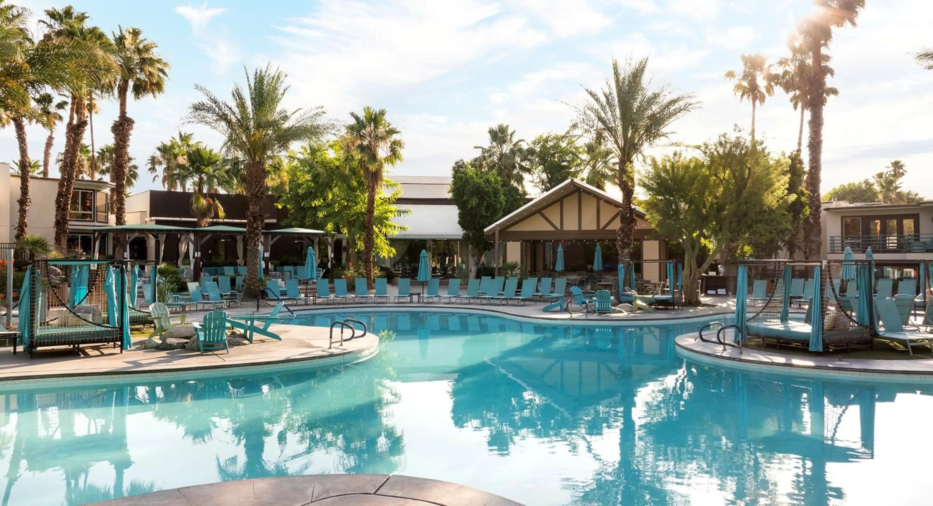 Swimming pool in Riviera Resort Palm Springs
