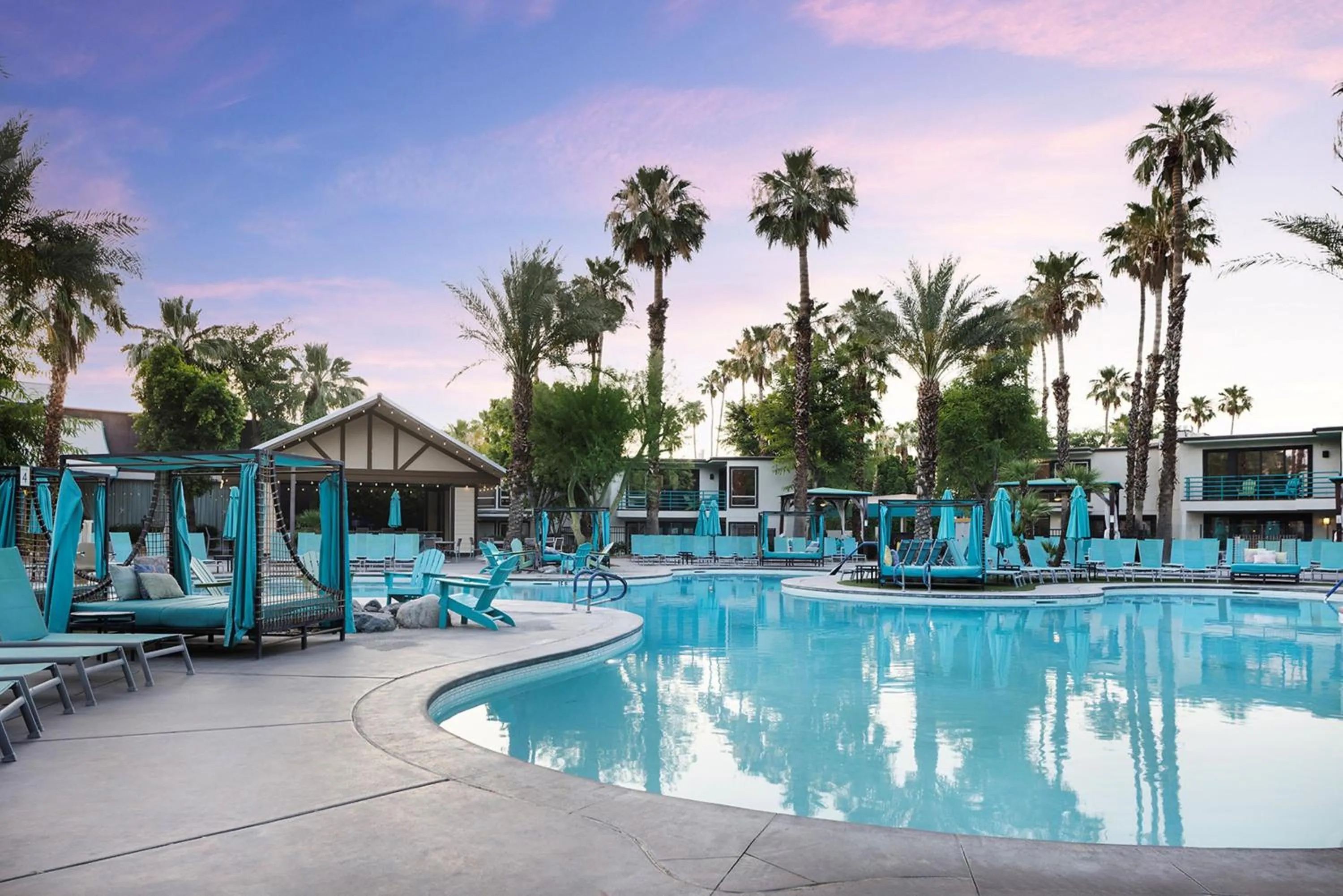 Swimming pool in Riviera Resort Palm Springs