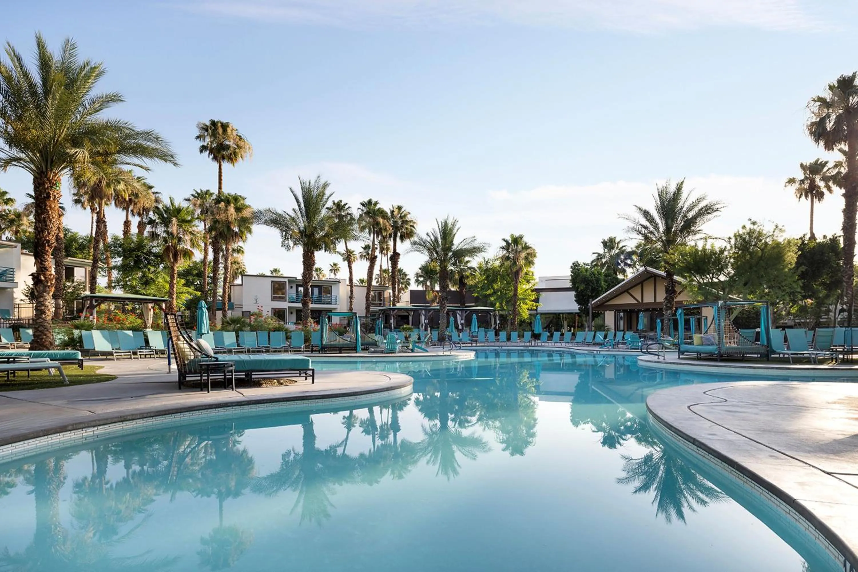 Swimming pool in Riviera Resort Palm Springs