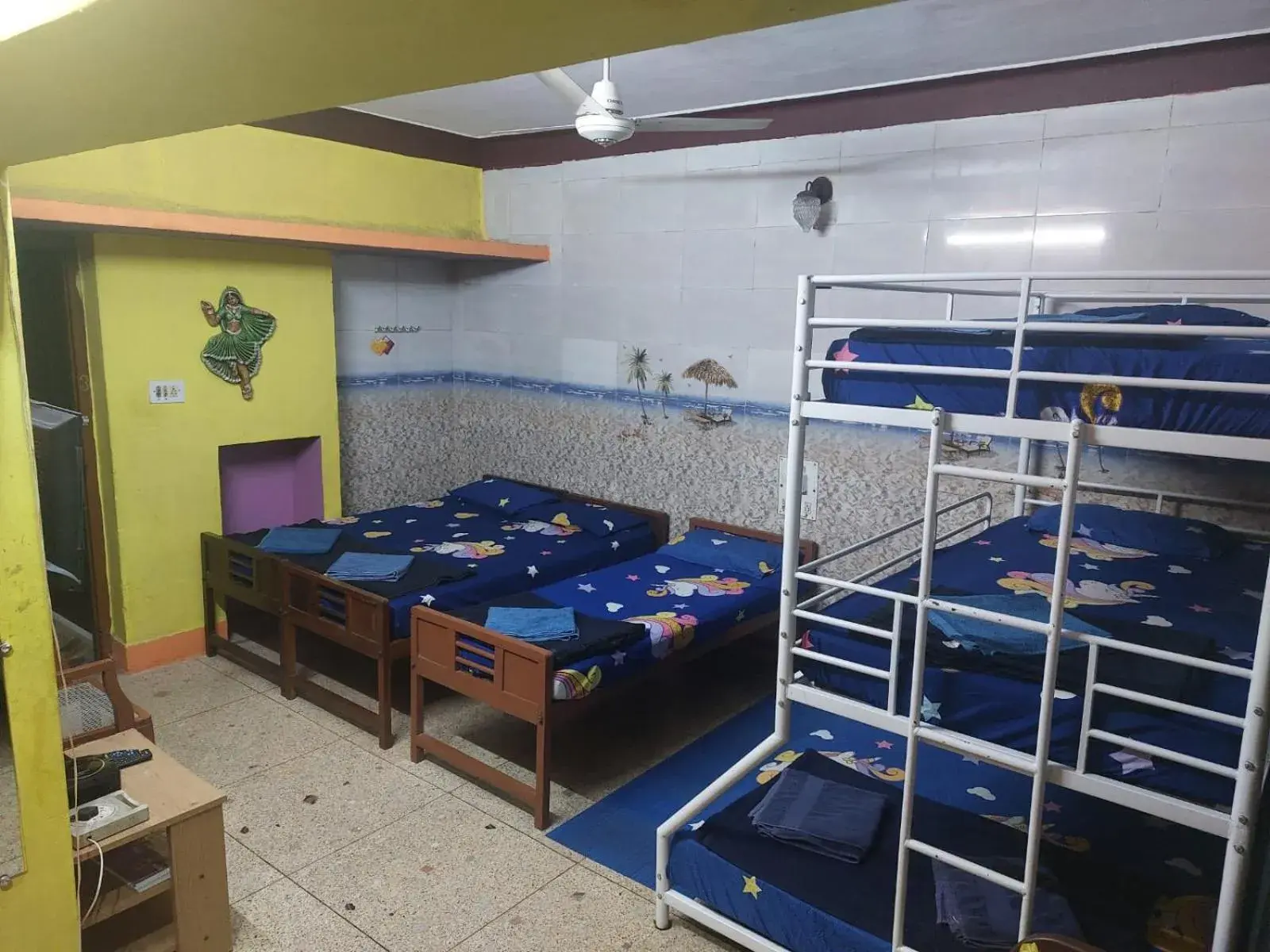 6-Bed Mixed Dormitory Room in Honey Palace Homestay 6-Bed Mixed Dormitory Room in Honey Palace Homestay